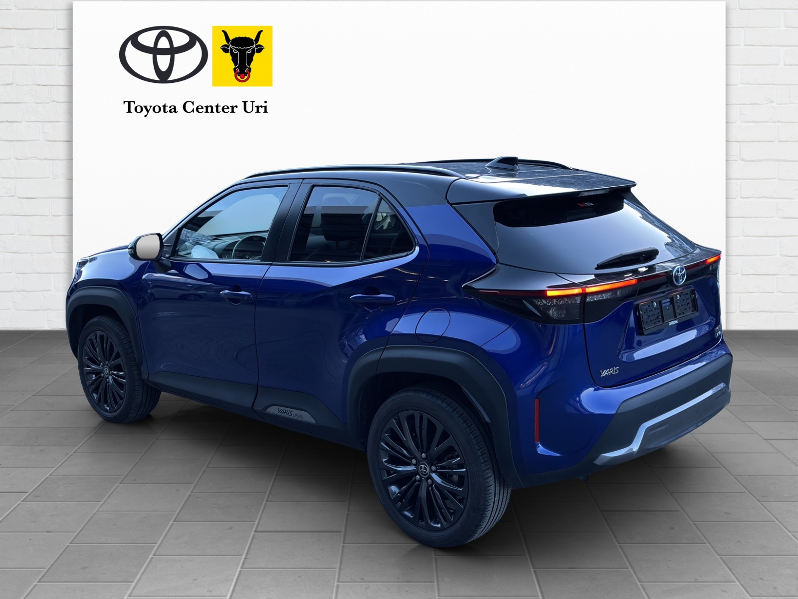 TOYOTA Yaris Cross 1.5 Adventure e-CVT AWDi-showroom-element-2