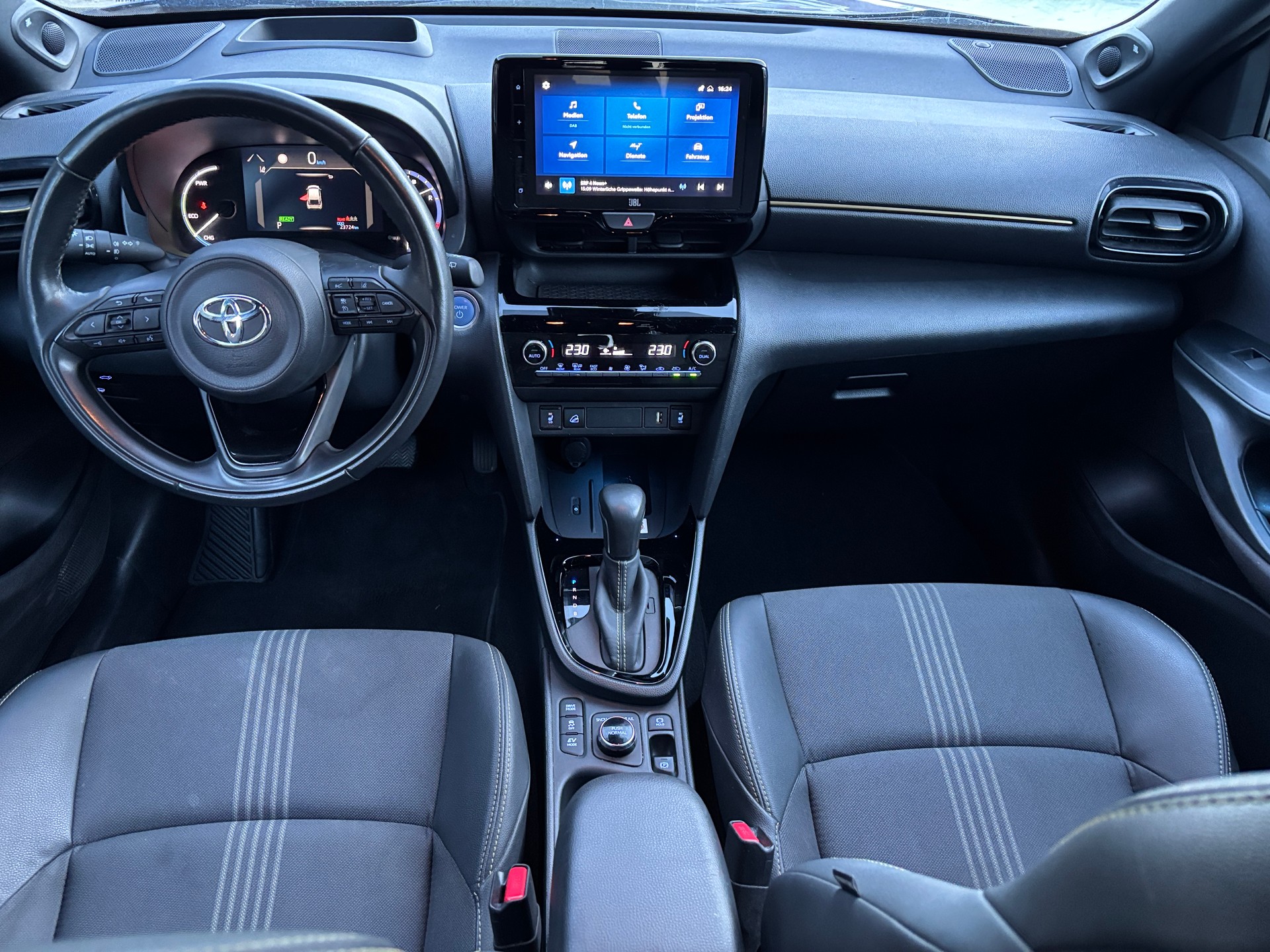 TOYOTA Yaris Cross 1.5 Adventure e-CVT AWDi-image-7