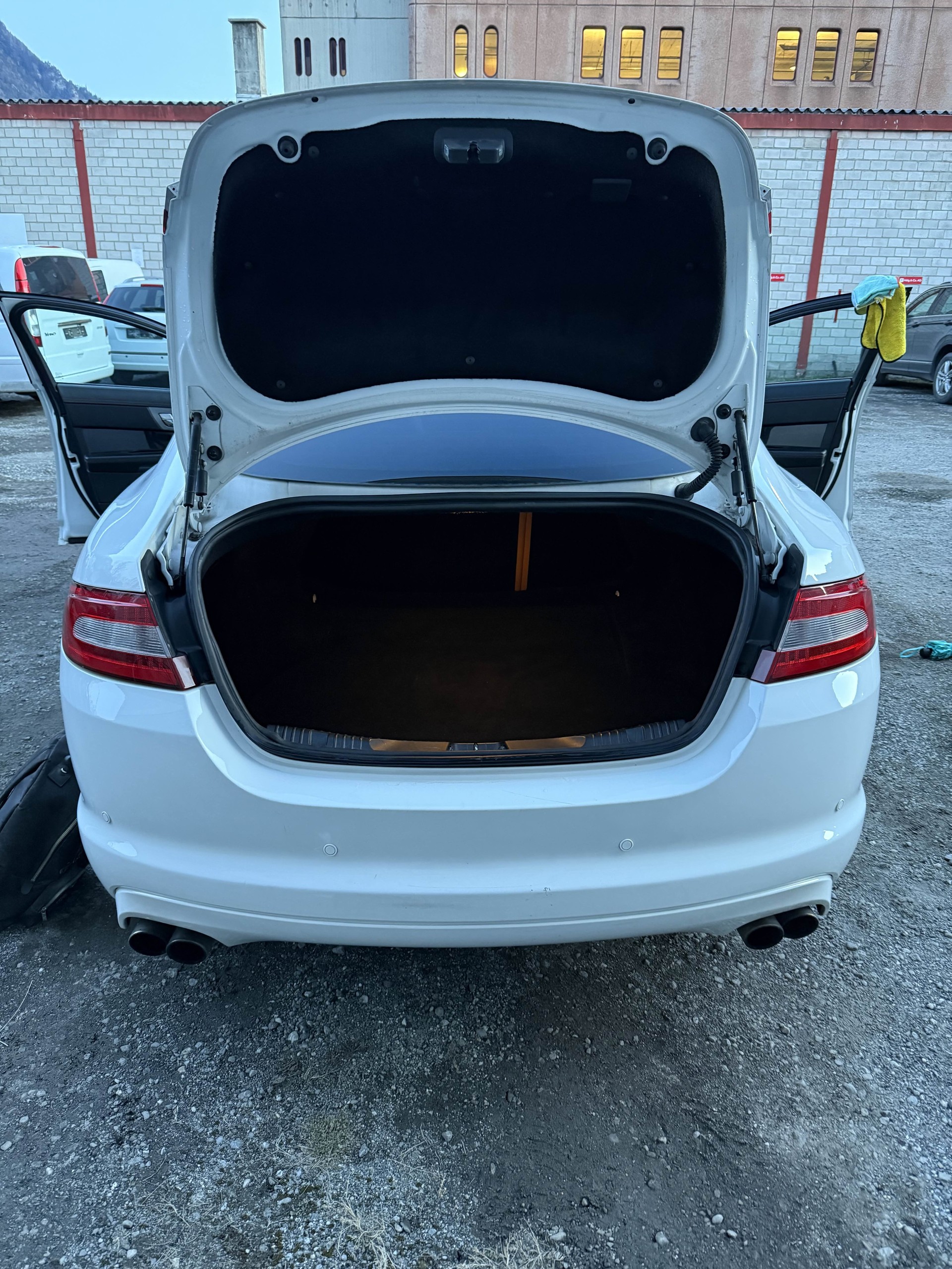 JAGUAR XFR-image-8