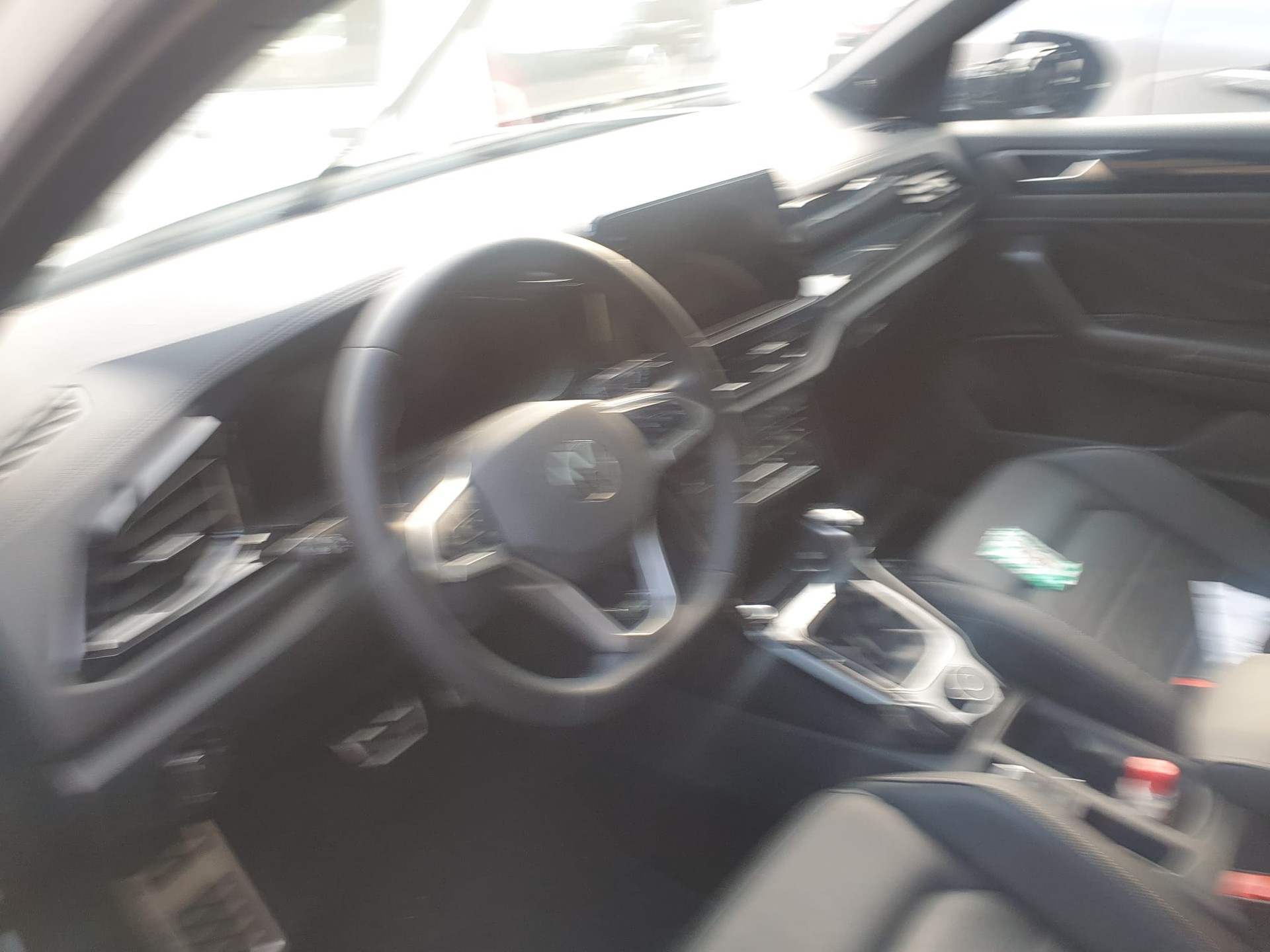 VW T-Roc 2.0 TSI R-Line DSG 4Motion-image-11
