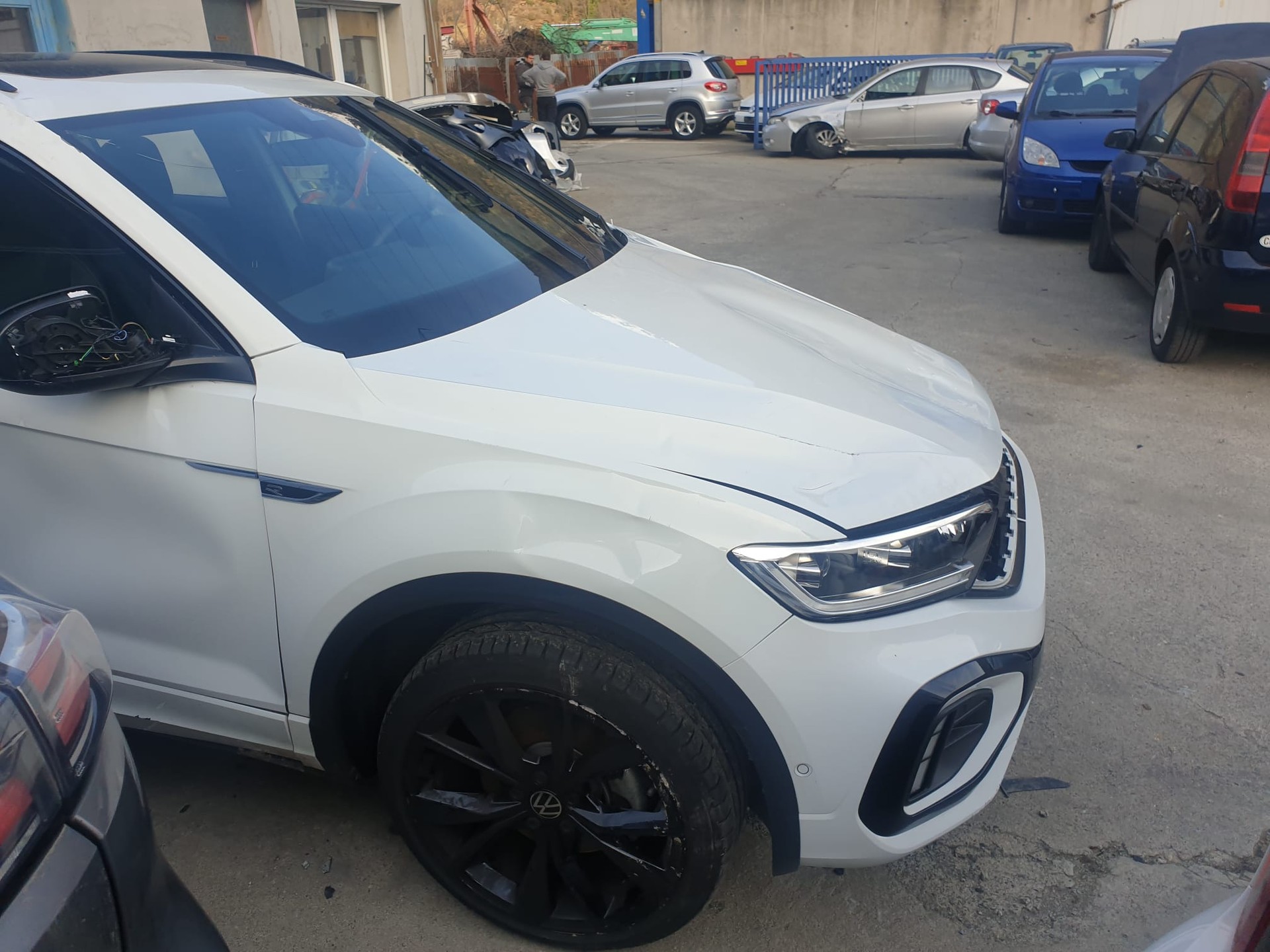 VW T-Roc 2.0 TSI R-Line DSG 4Motion-image-3