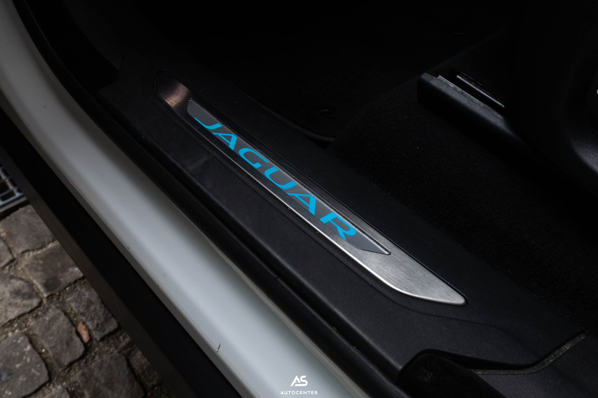 JAGUAR F-Pace V6 S AWD 380 PS (CH) Vollausstattung | BlackPack | AHK-image-12