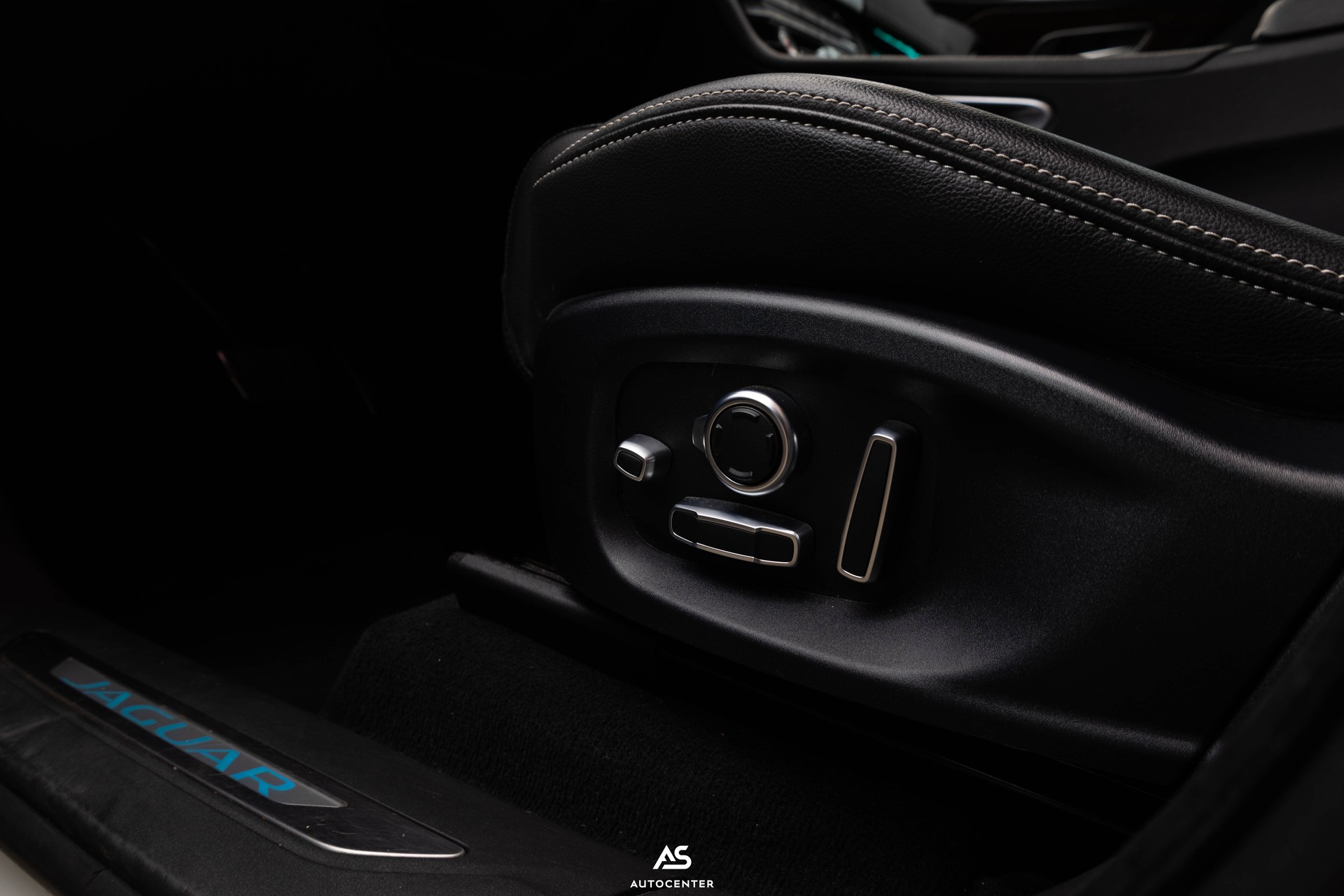 JAGUAR F-Pace V6 S AWD 380 PS (CH) Vollausstattung | BlackPack | AHK-image-13