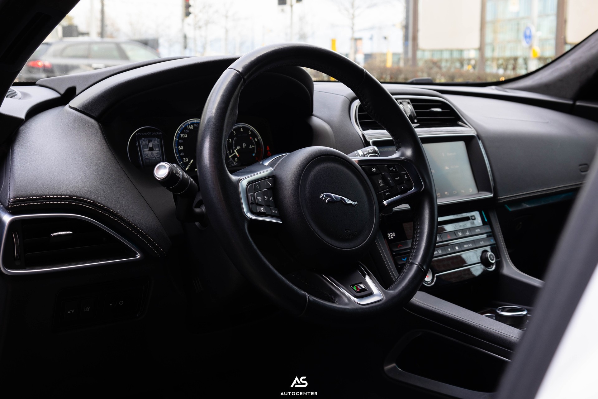 JAGUAR F-Pace V6 S AWD 380 PS (CH) Vollausstattung | BlackPack | AHK-image-18