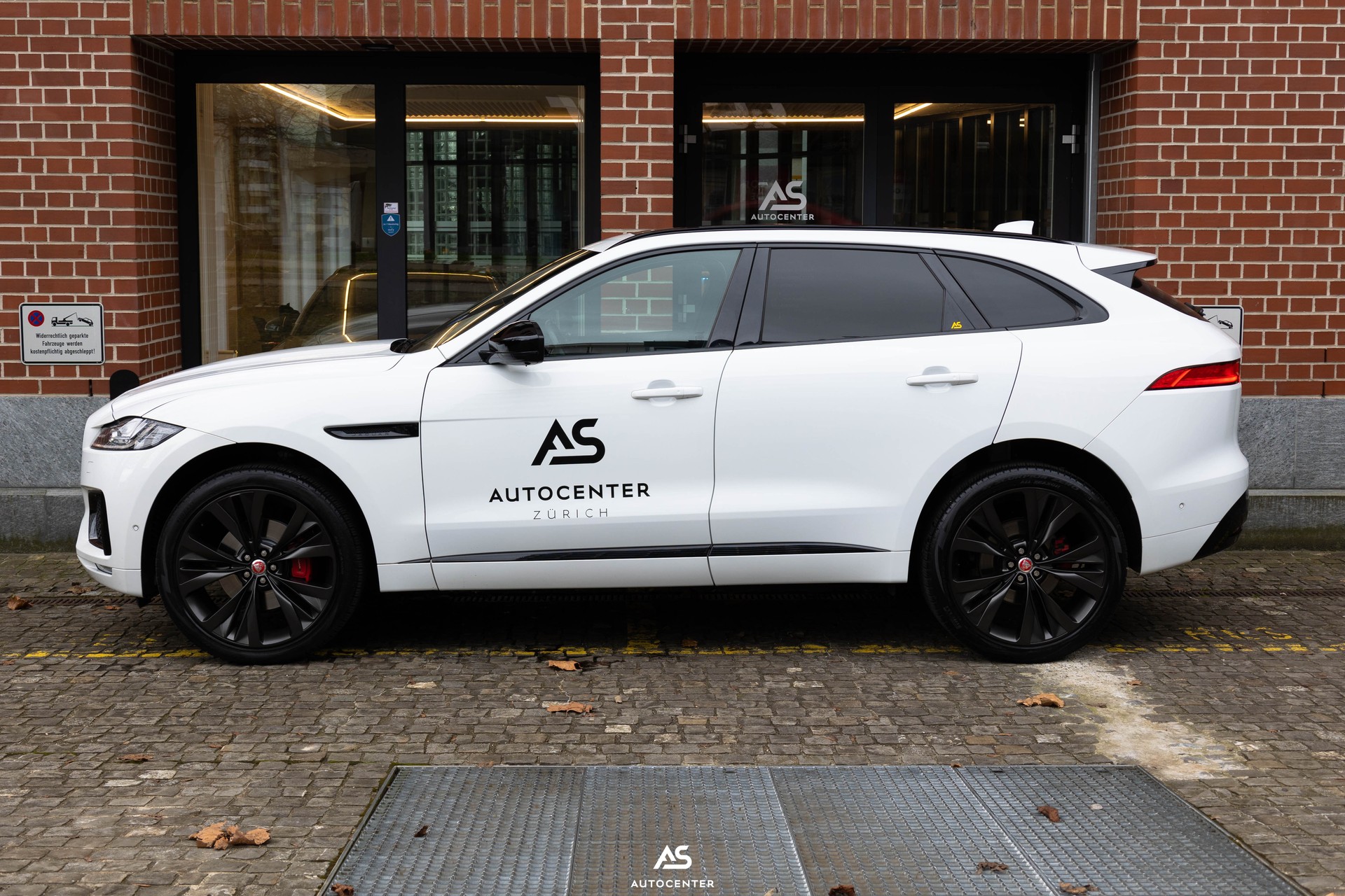 JAGUAR F-Pace V6 S AWD 380 PS (CH) Vollausstattung | BlackPack | AHK-showroom-element-1