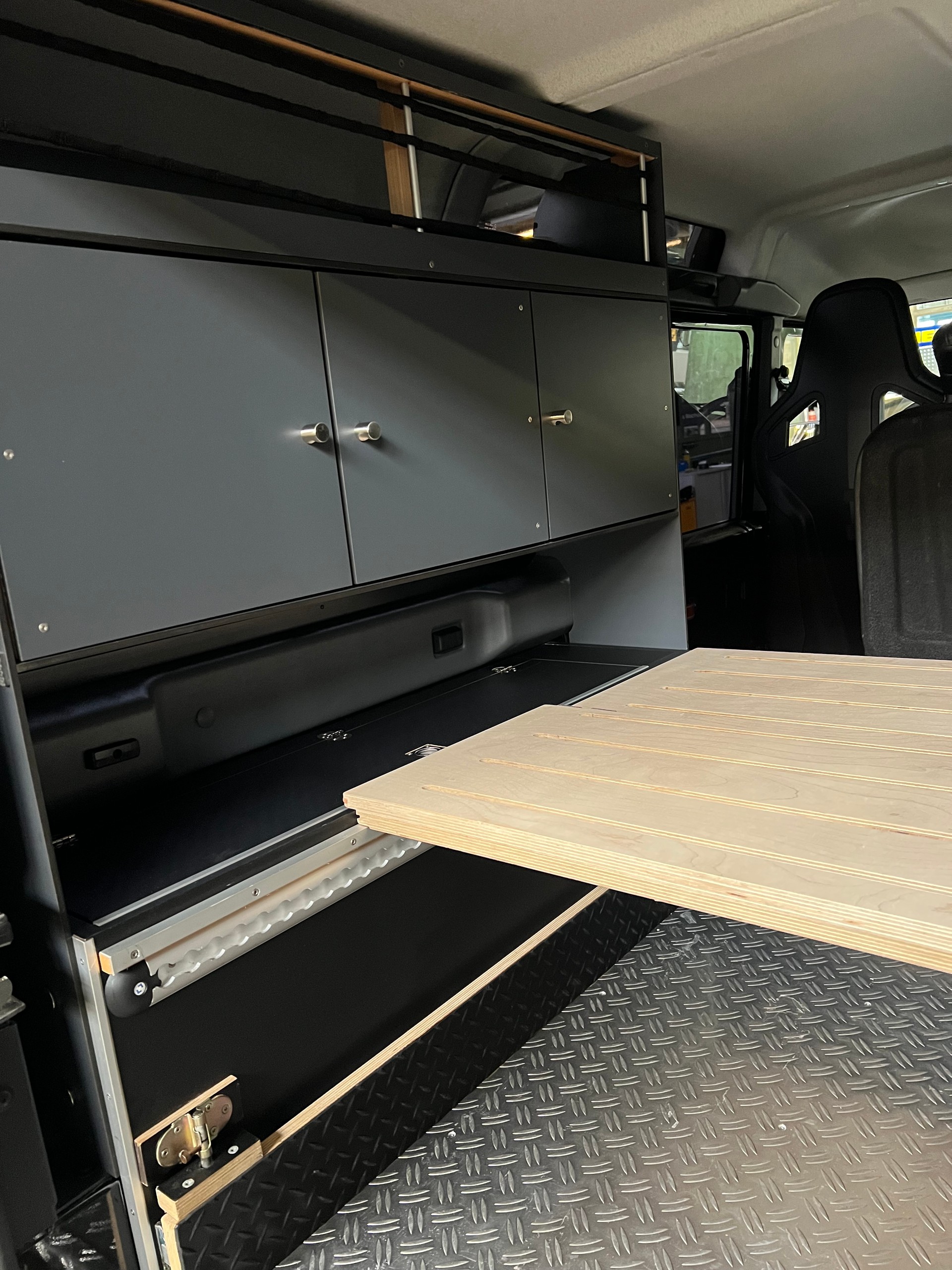 LAND ROVER Defender 110 2.2 TD4 Station Wagon SE-image-10