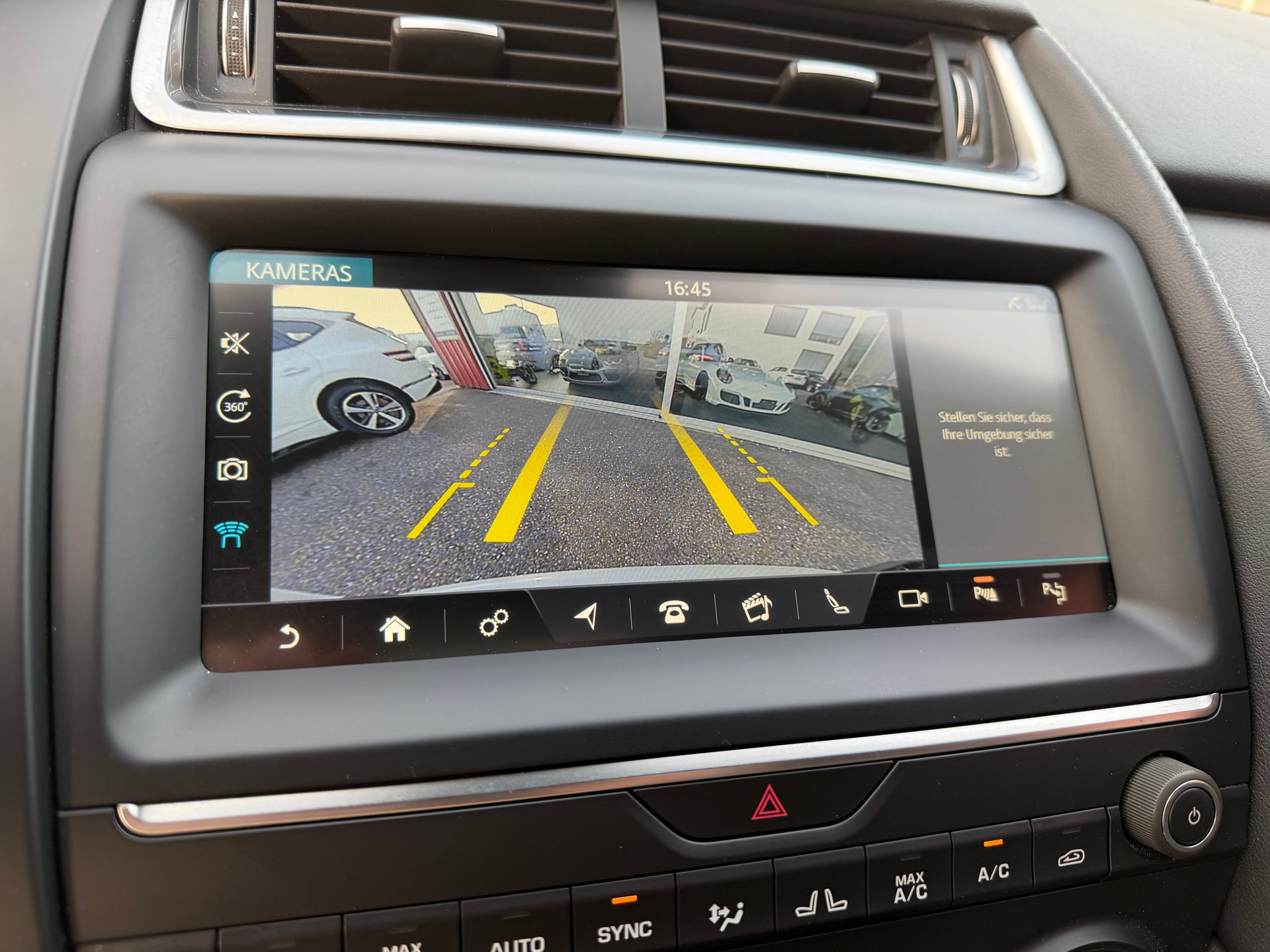 JAGUAR E-Pace 2.0d D240 R-Dynamic SE AWD Automatik-image-13