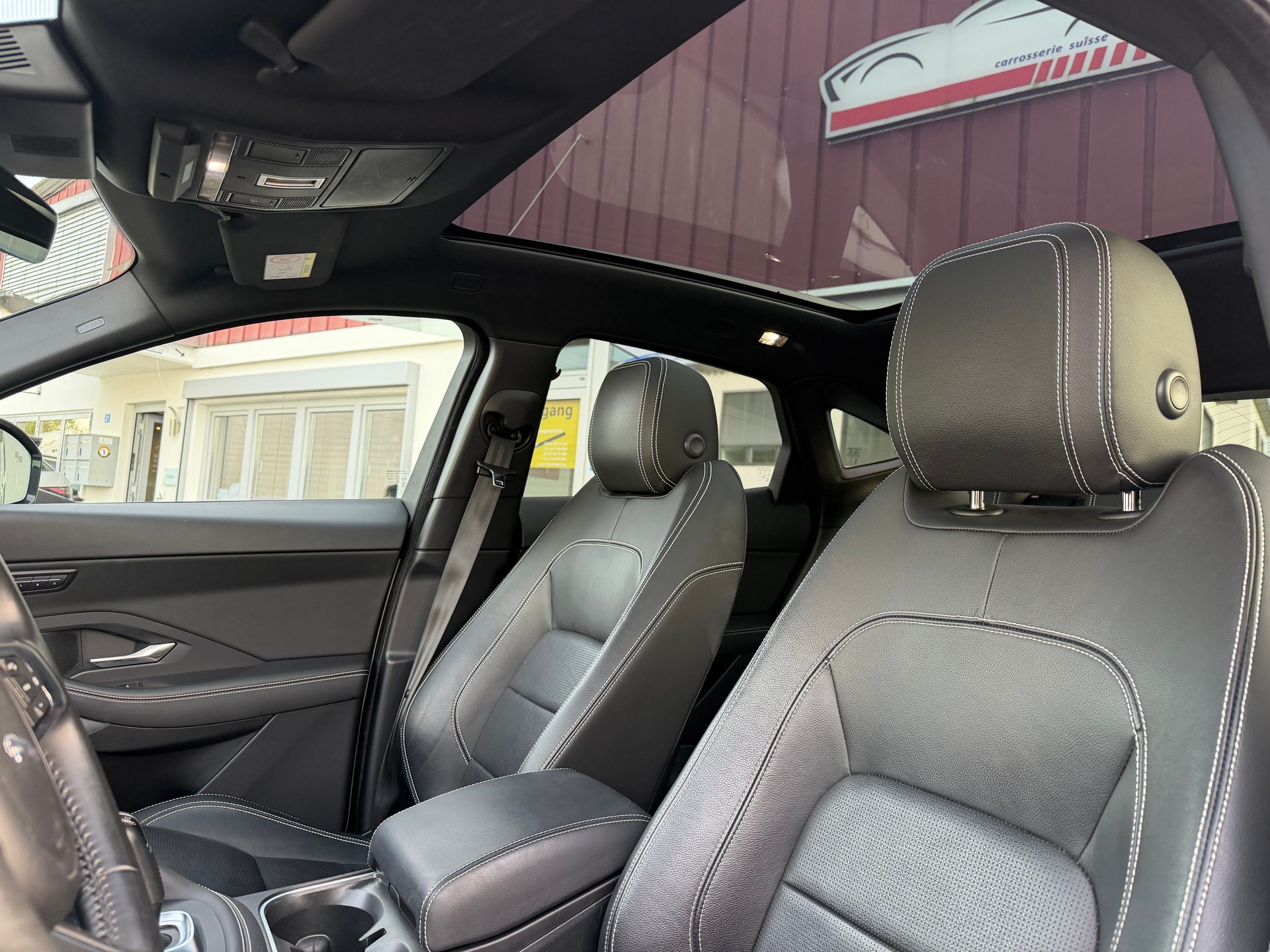 JAGUAR E-Pace 2.0d D240 R-Dynamic SE AWD Automatik-image-9