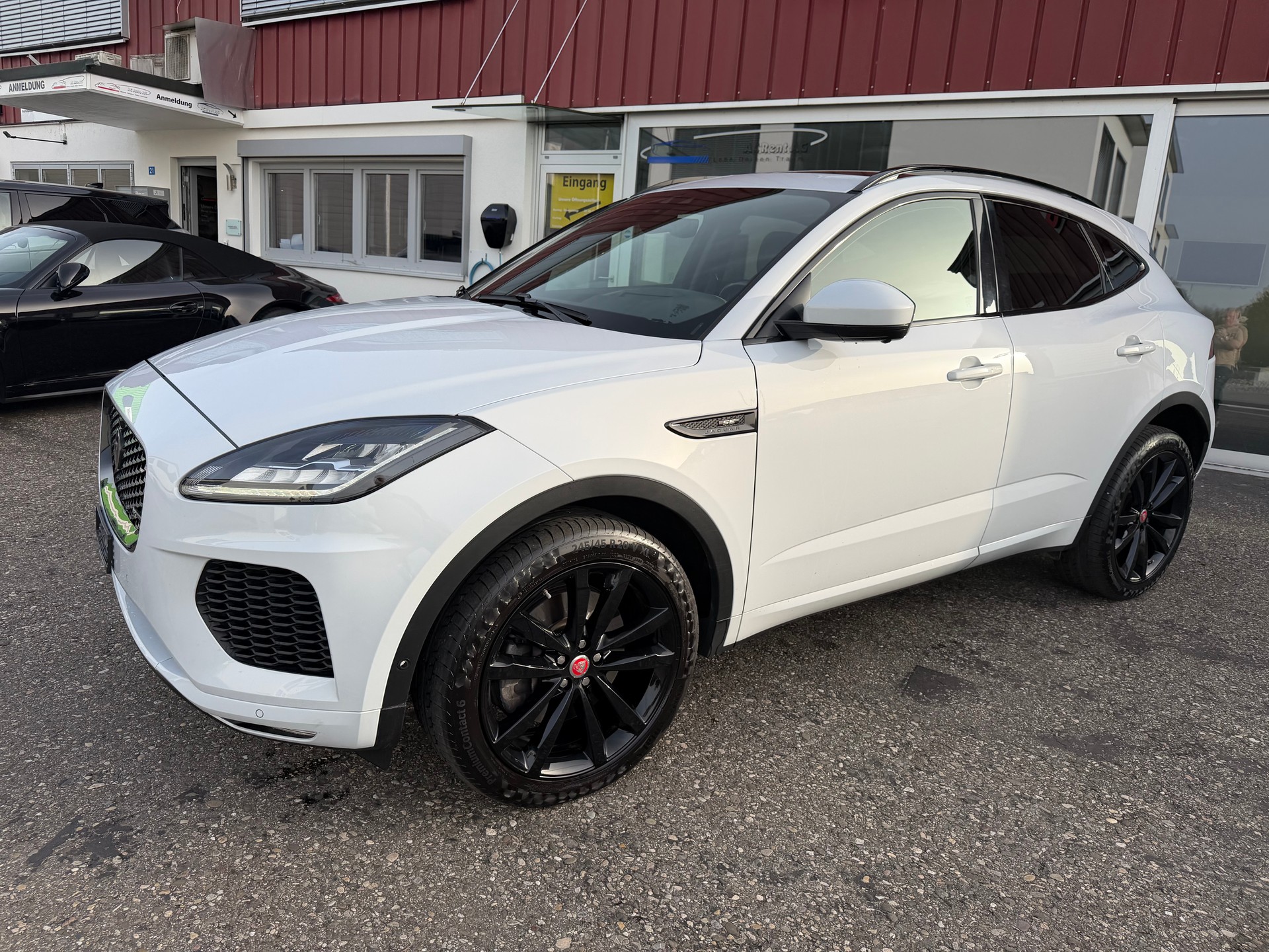 JAGUAR E-Pace 2.0d D240 R-Dynamic SE AWD Automatik-showroom-element-1