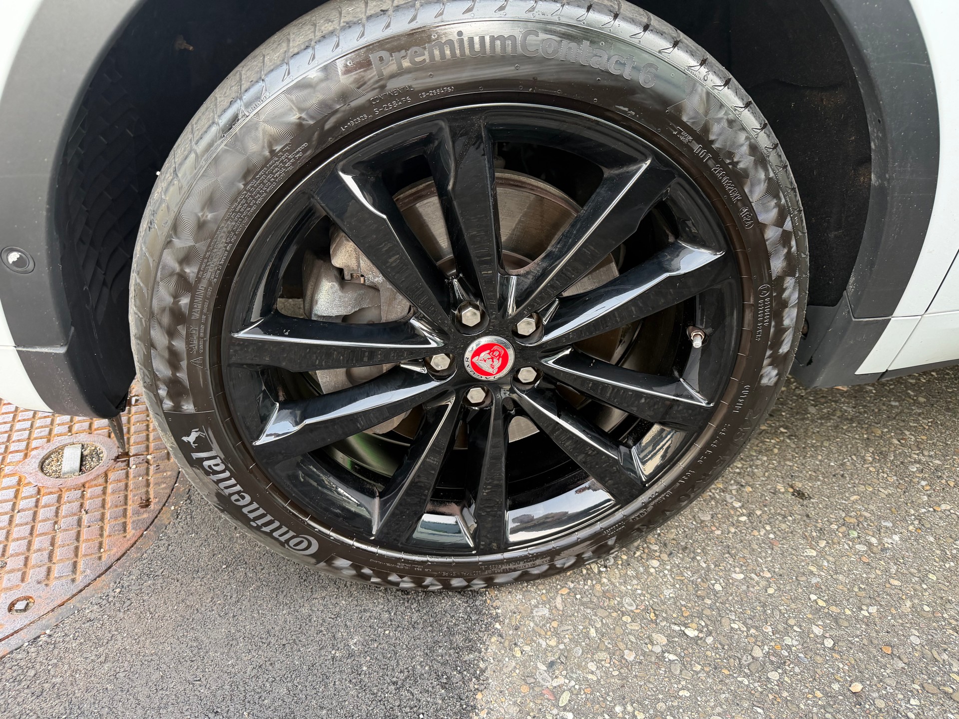 JAGUAR E-Pace 2.0d D240 R-Dynamic SE AWD Automatik-image-21