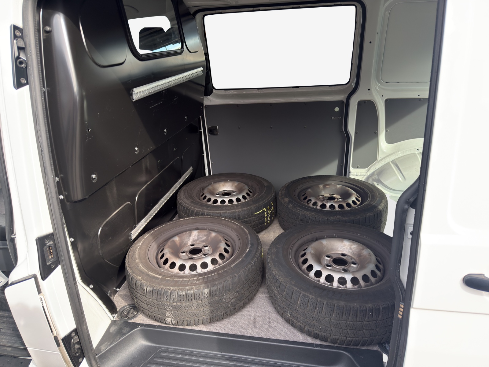 VW T6.1 2.0 TDI 4Motion-image-11
