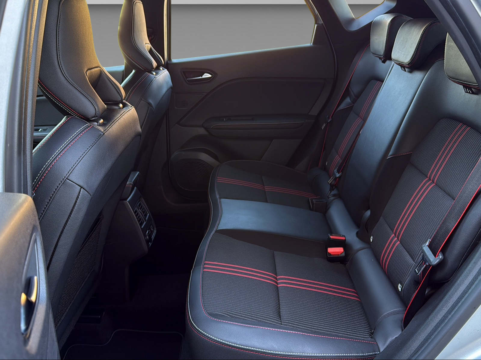 RENAULT Captur 1.3 TCe 160 R.S. Line EDC-image-22