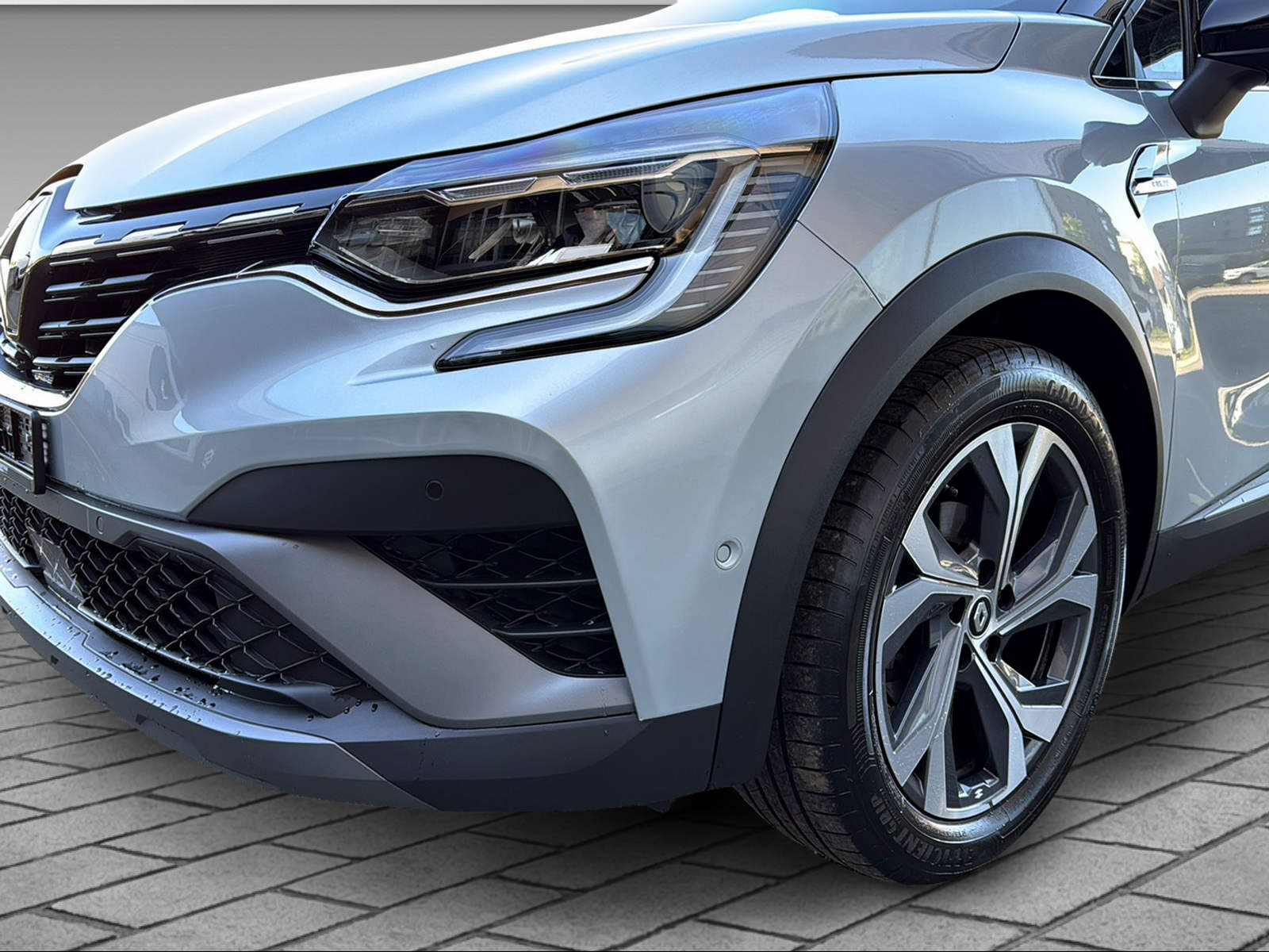 RENAULT Captur 1.3 TCe 160 R.S. Line EDC-showroom-element-1