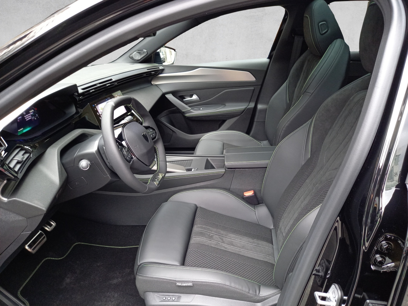 PEUGEOT 408 1.6 PHEV 180 GT-image-8