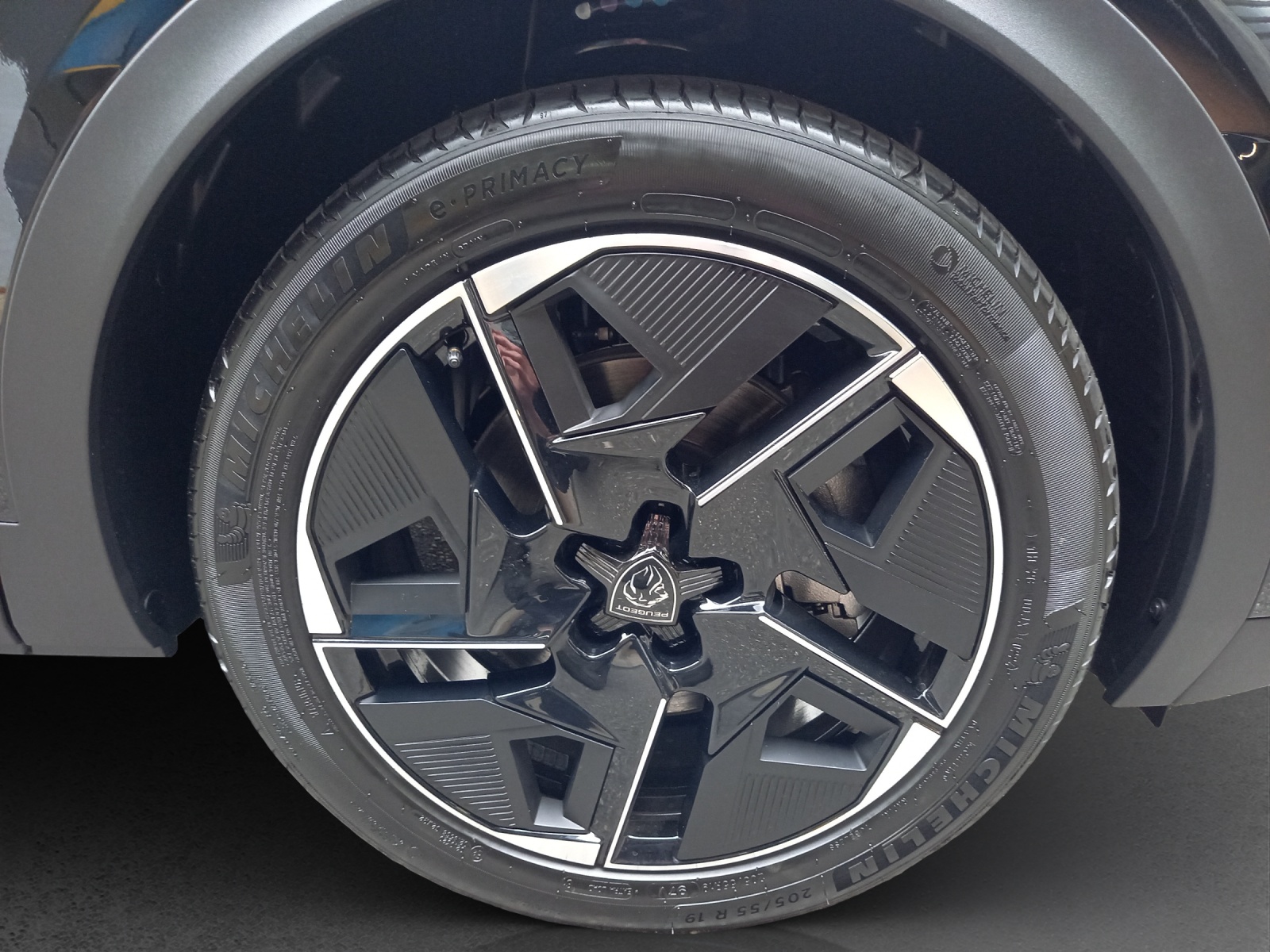 PEUGEOT 408 1.6 PHEV 180 GT-image-15