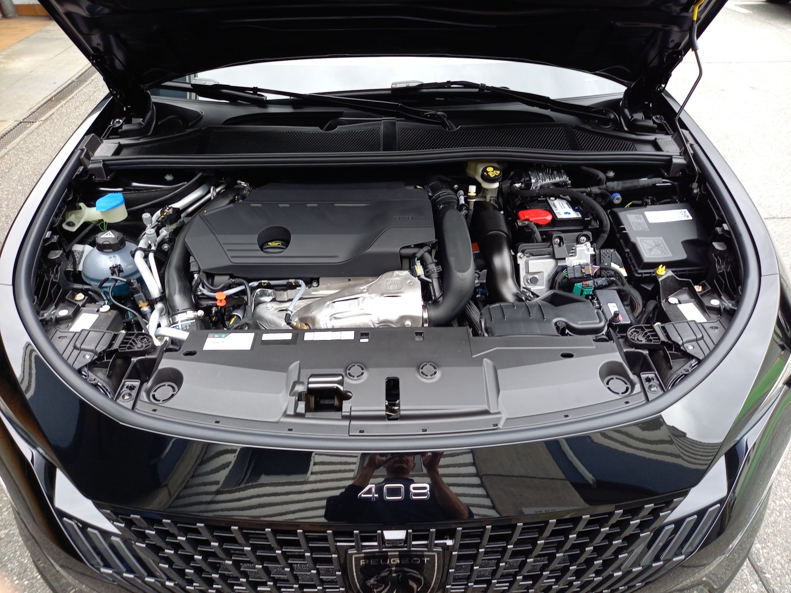 PEUGEOT 408 1.6 PHEV 180 GT-image-14