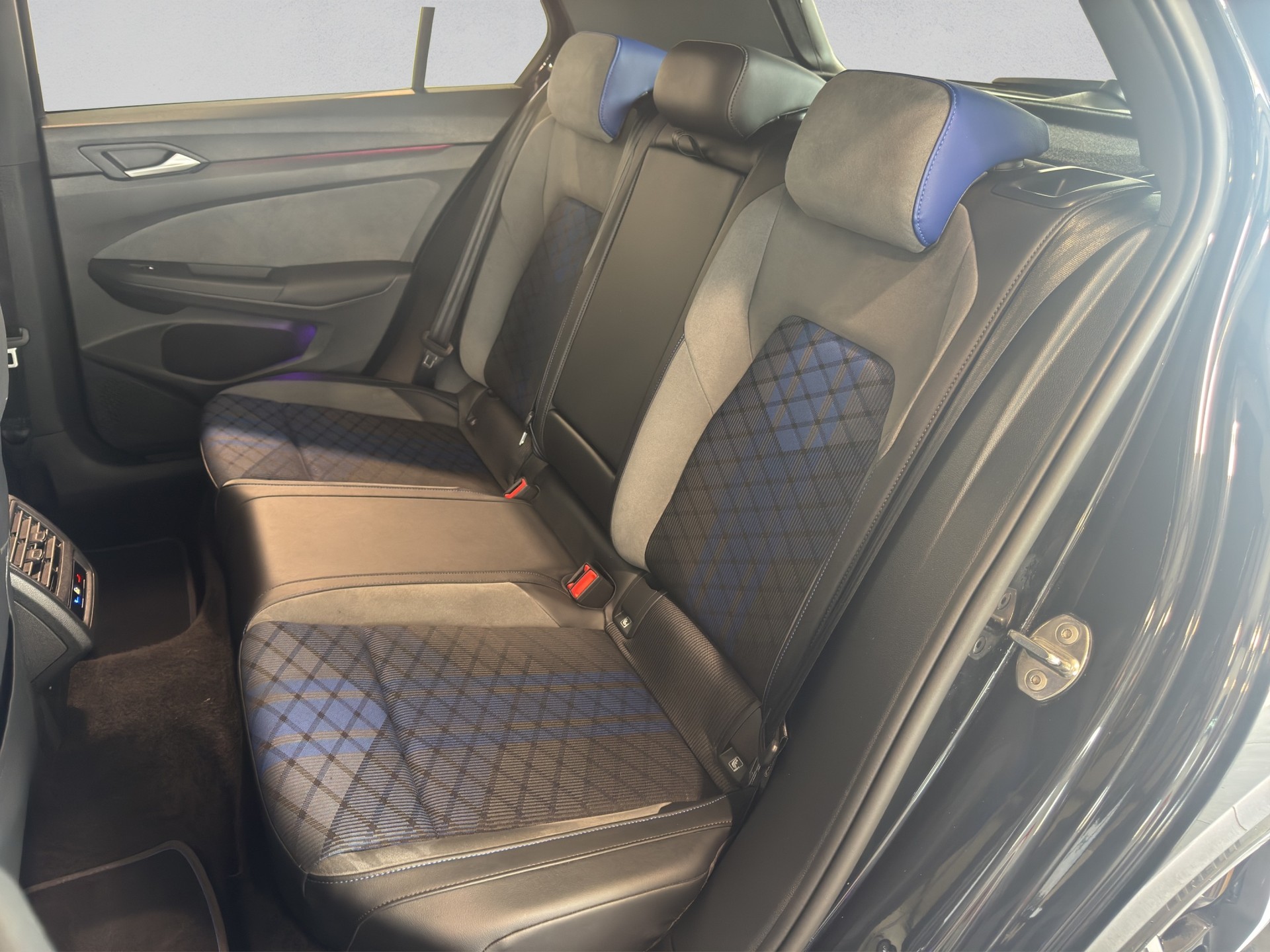 VW Golf 2.0 TSI R DSG 4Motion R Performance-image-12