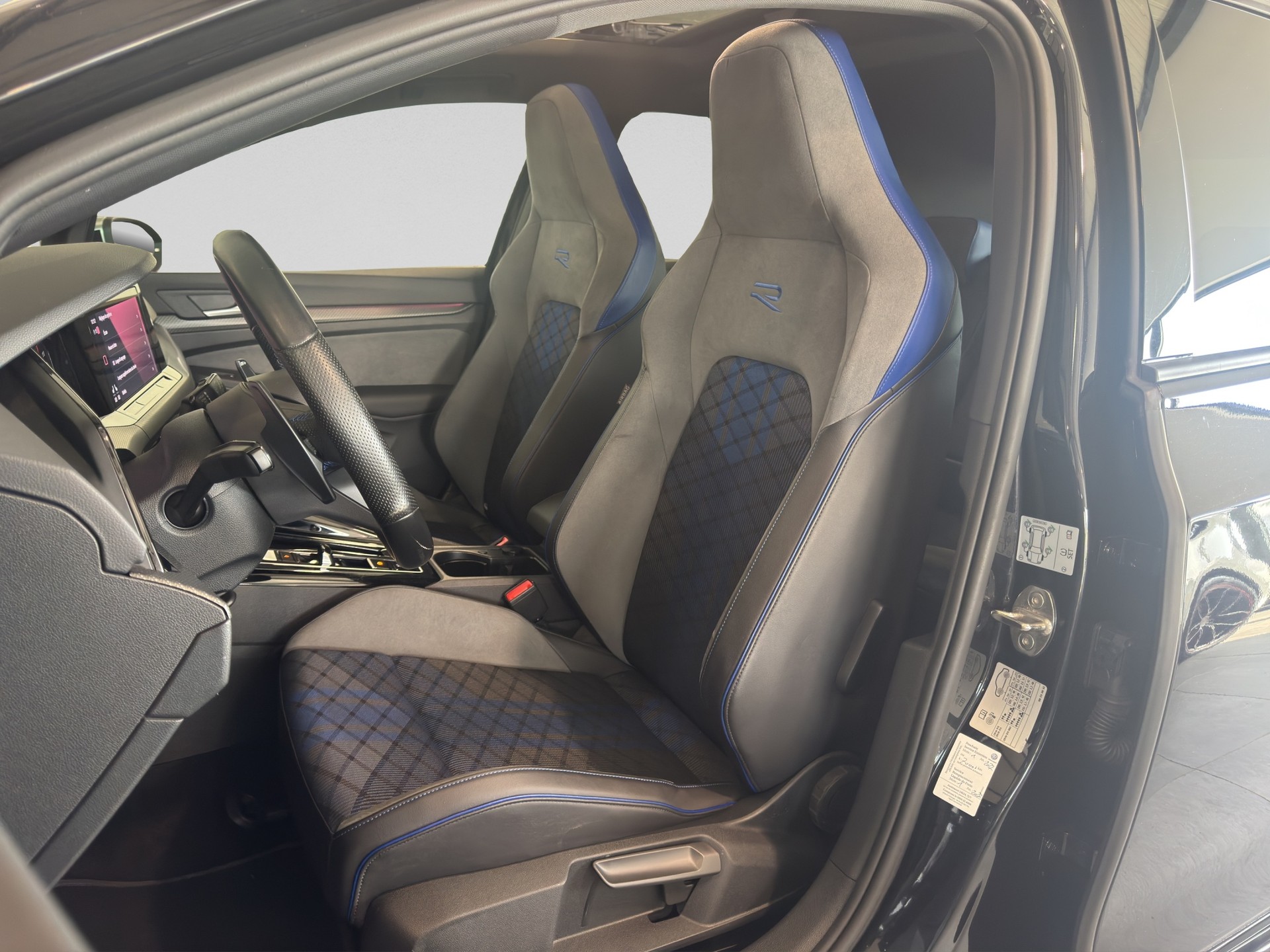 VW Golf 2.0 TSI R DSG 4Motion R Performance-image-7
