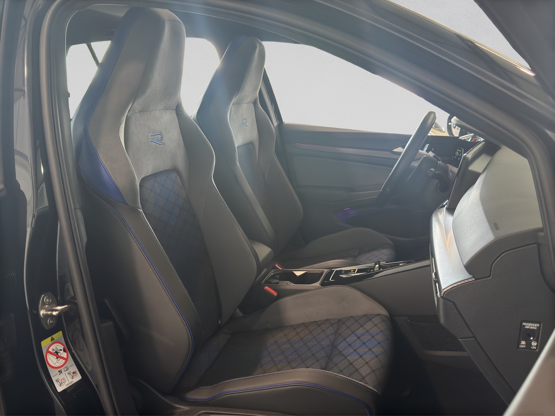 VW Golf 2.0 TSI R DSG 4Motion R Performance-image-13