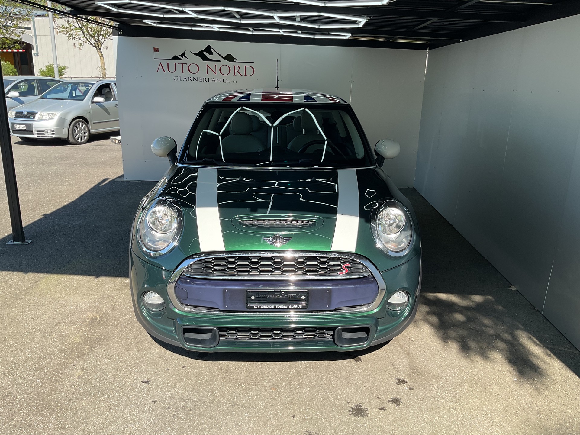 MINI Cooper SD-showroom-element-1
