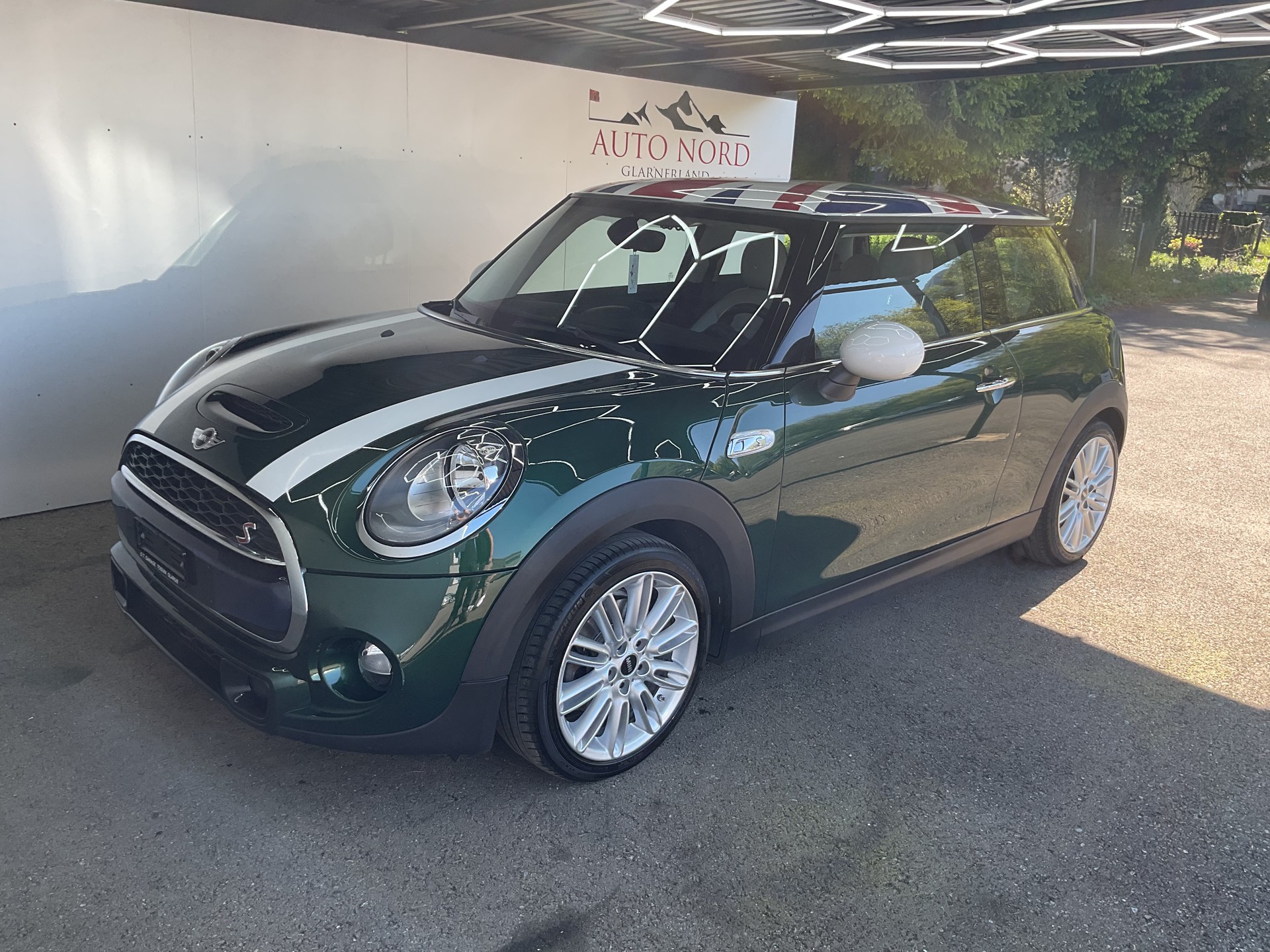 MINI Cooper SD-showroom-element-2