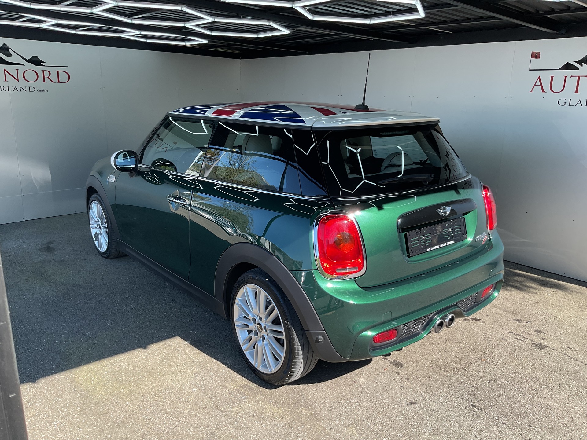 MINI Cooper SD-showroom-element-3