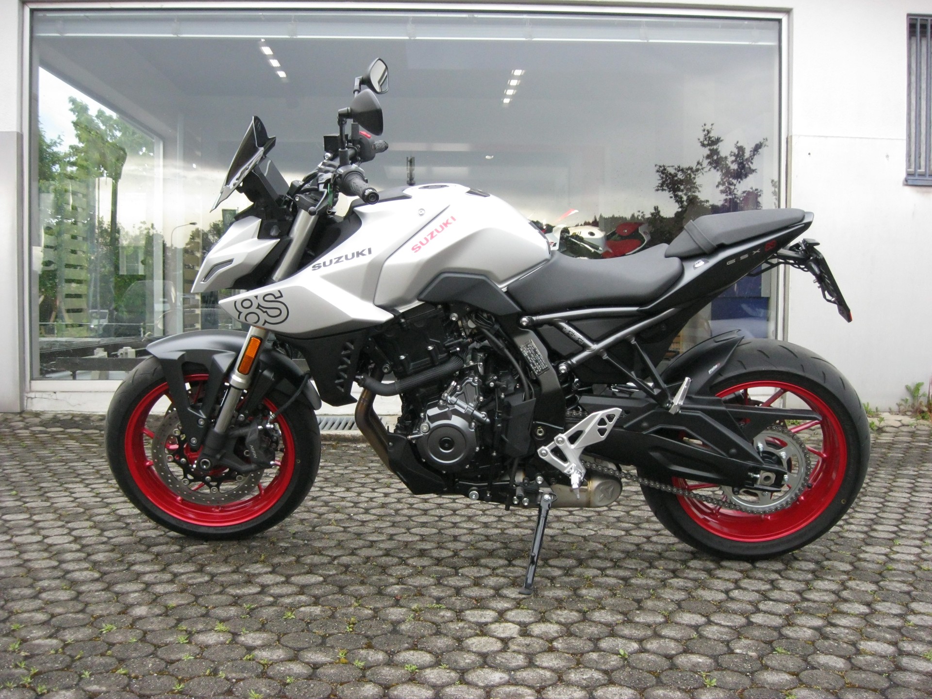 SUZUKI GSX-8S