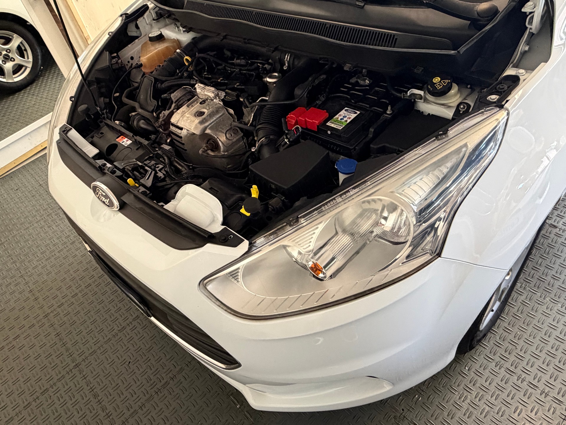 FORD B-Max 1.0 SCTi Sync Edition-image-15