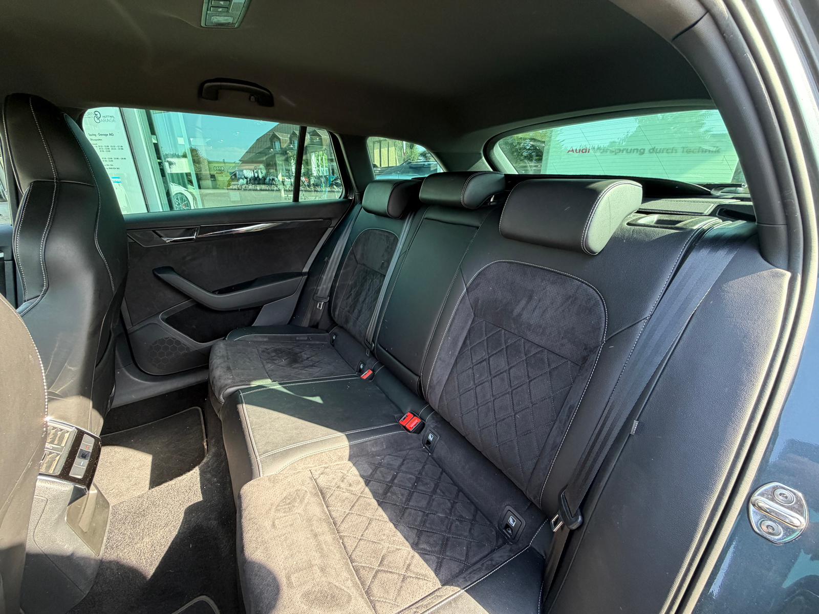 SKODA Superb Combi 2.0 TDi Sport Line 4x4 DSG-image-22