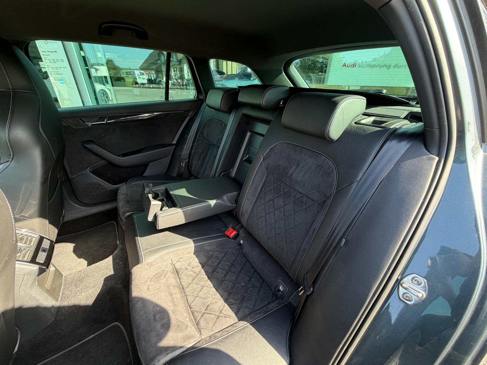 SKODA Superb Combi 2.0 TDi Sport Line 4x4 DSG-image-23
