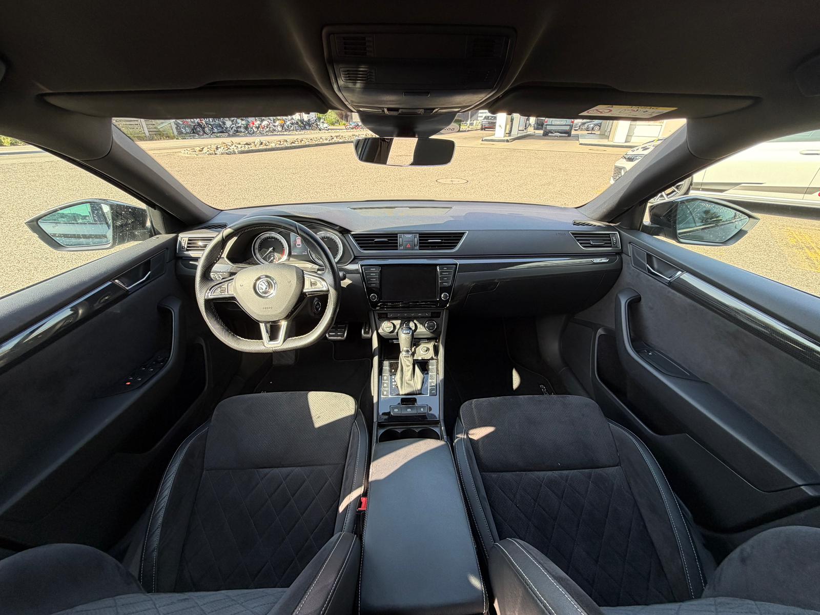 SKODA Superb Combi 2.0 TDi Sport Line 4x4 DSG-image-20