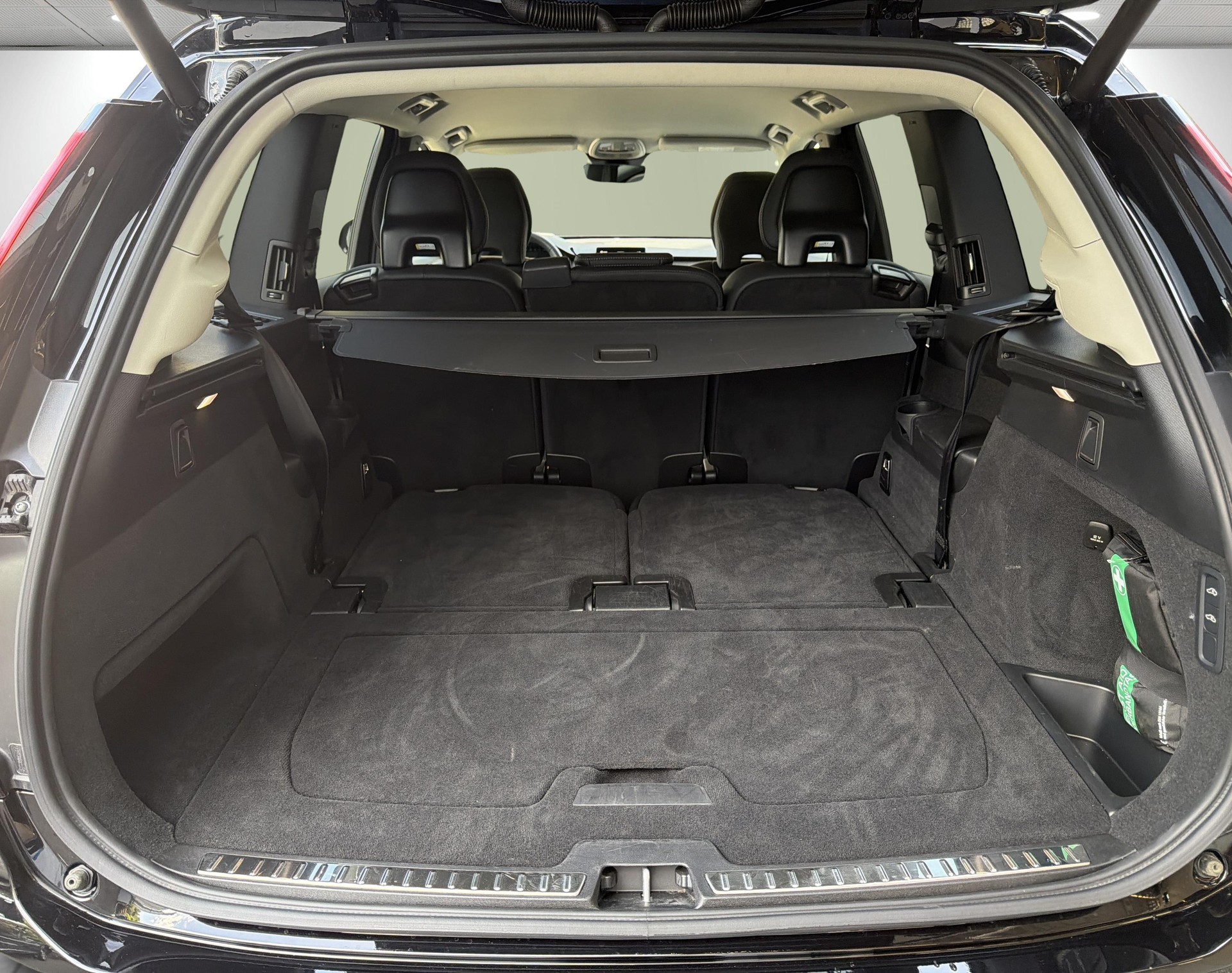VOLVO XC90 2.0 T8 TE Plus Dark eAWD-image-10