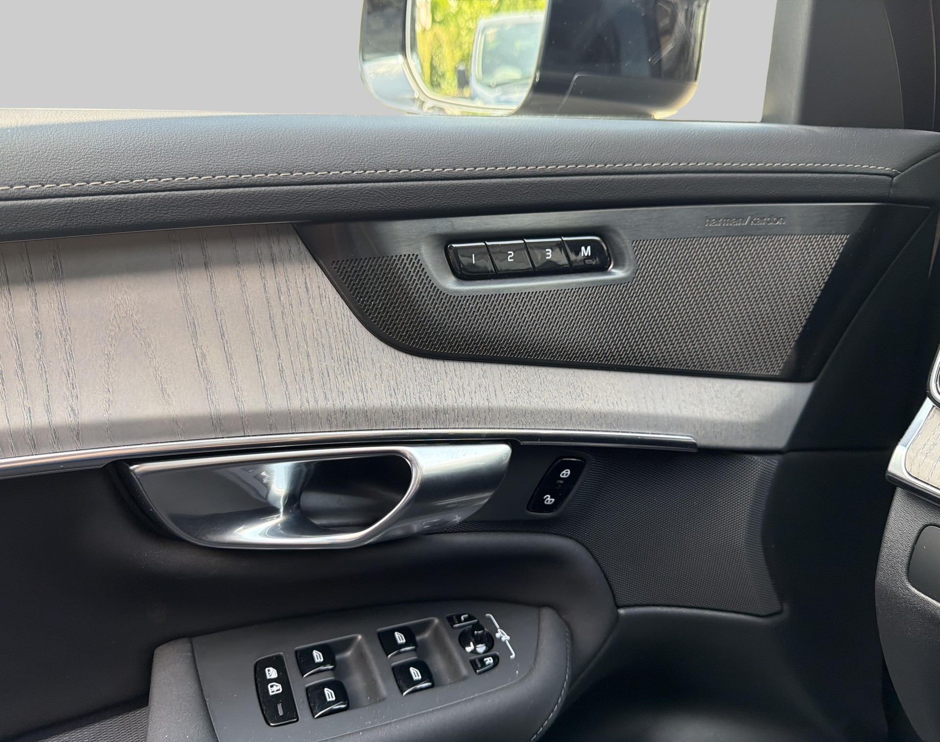 VOLVO XC90 2.0 T8 TE Plus Dark eAWD-image-13