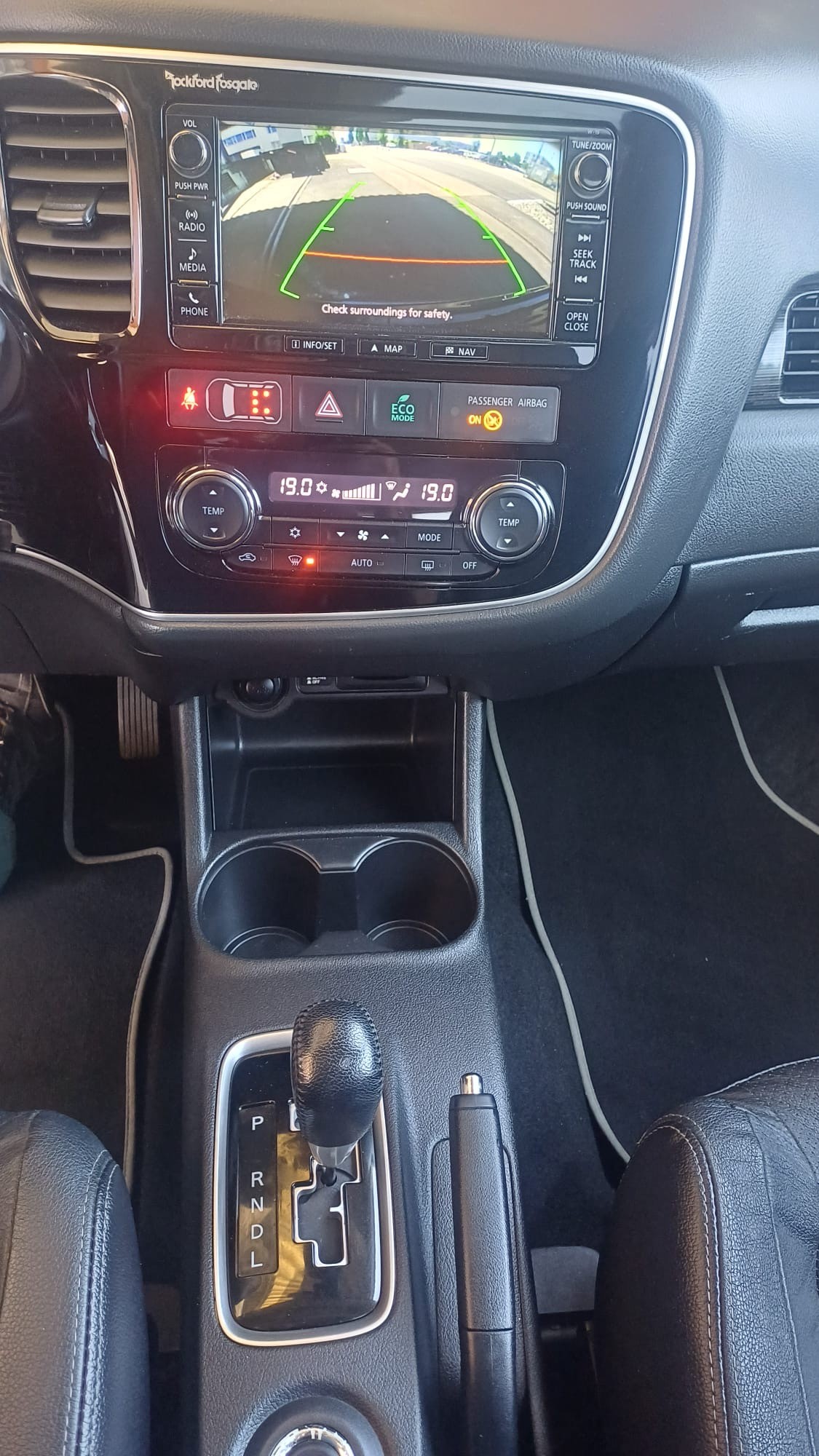 MITSUBISHI Outlander 2.2 DID Diamond Annivers. 4WD 7 Plätze Automatic-image-12