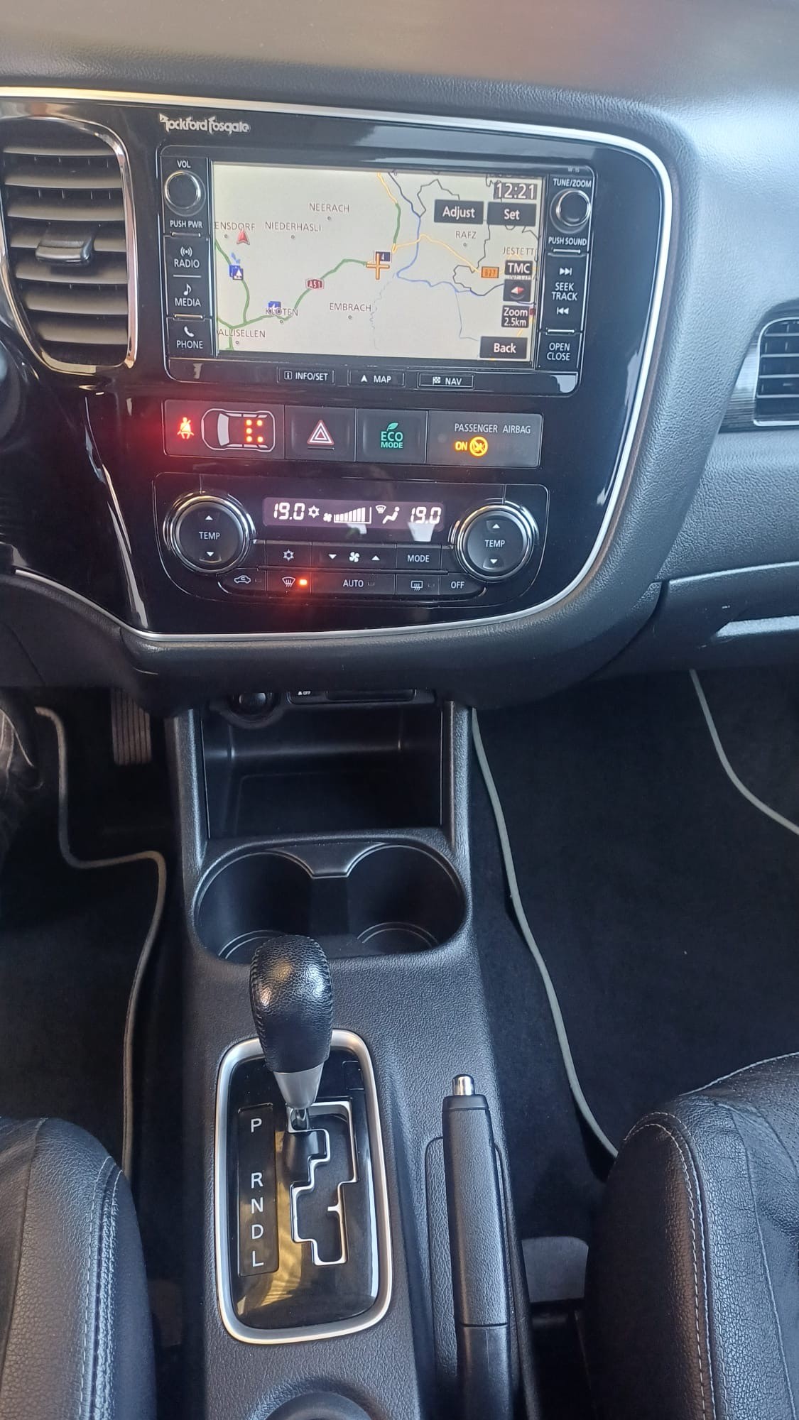 MITSUBISHI Outlander 2.2 DID Diamond Annivers. 4WD 7 Plätze Automatic-image-11