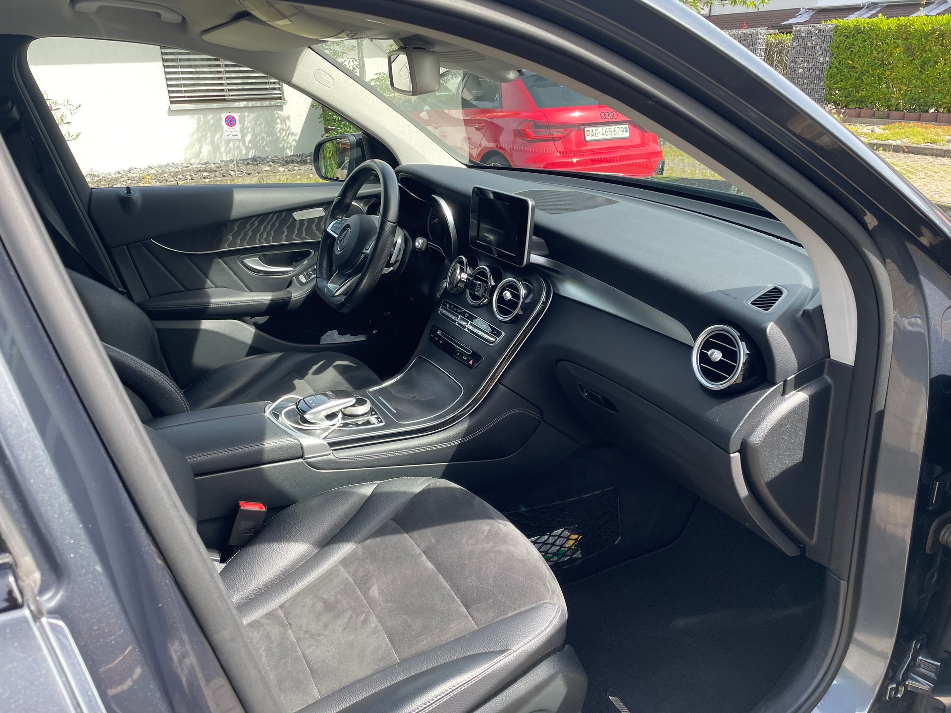 MERCEDES-BENZ GLC 250 AMG Line 4m-image-1
