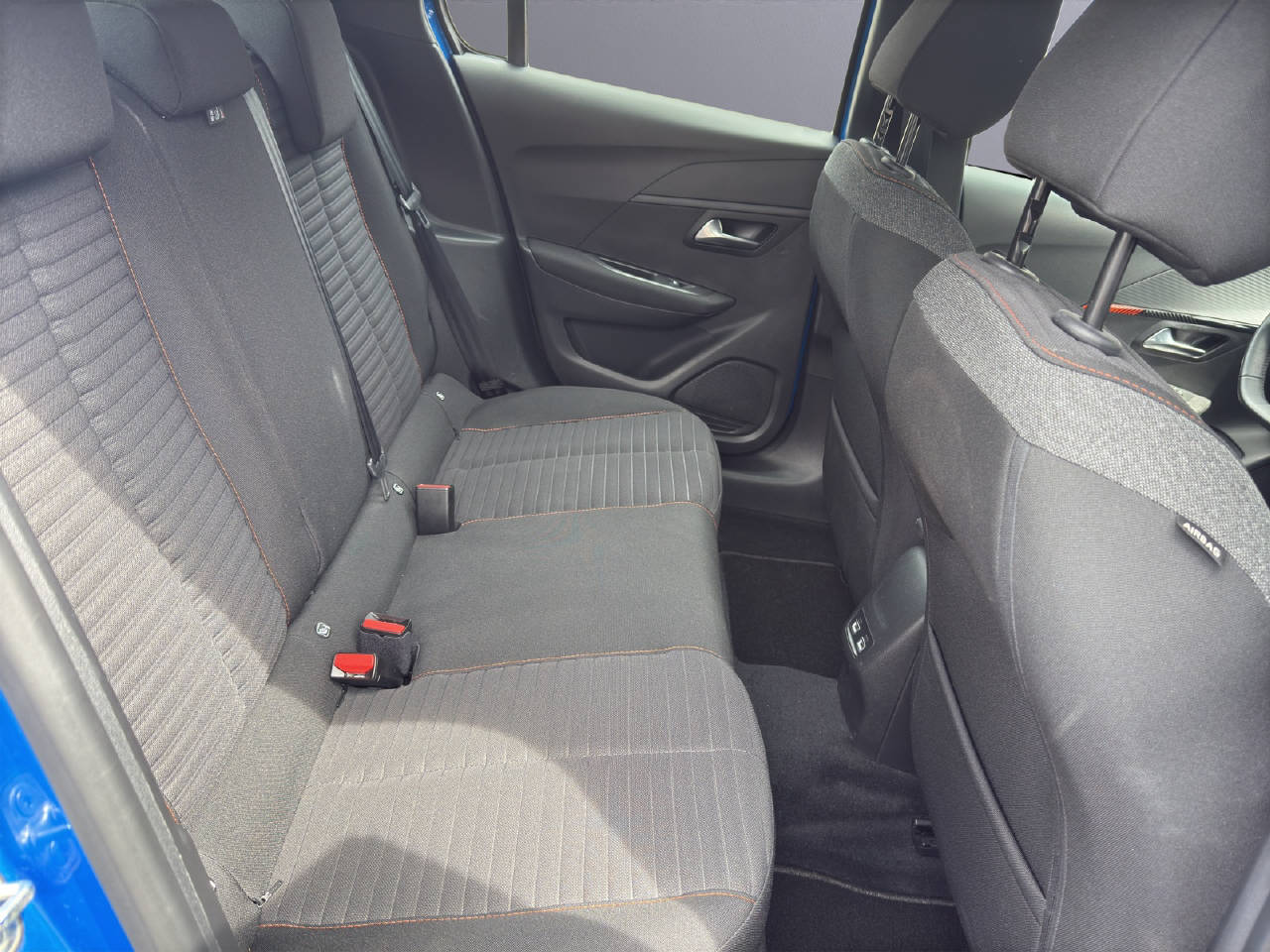 PEUGEOT 208 e-Active Pack-image-9