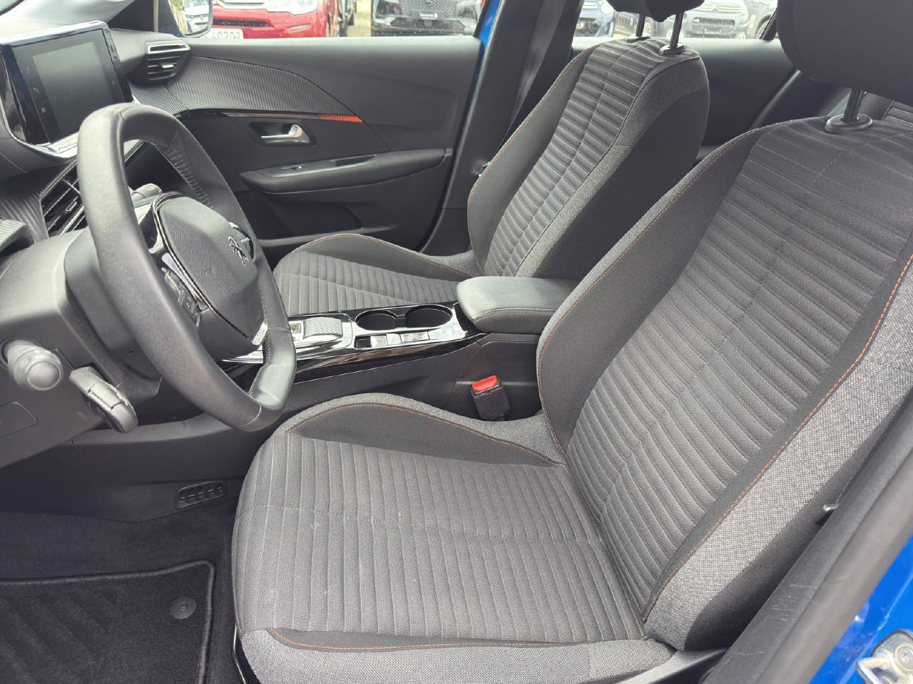 PEUGEOT 208 e-Active Pack-image-4