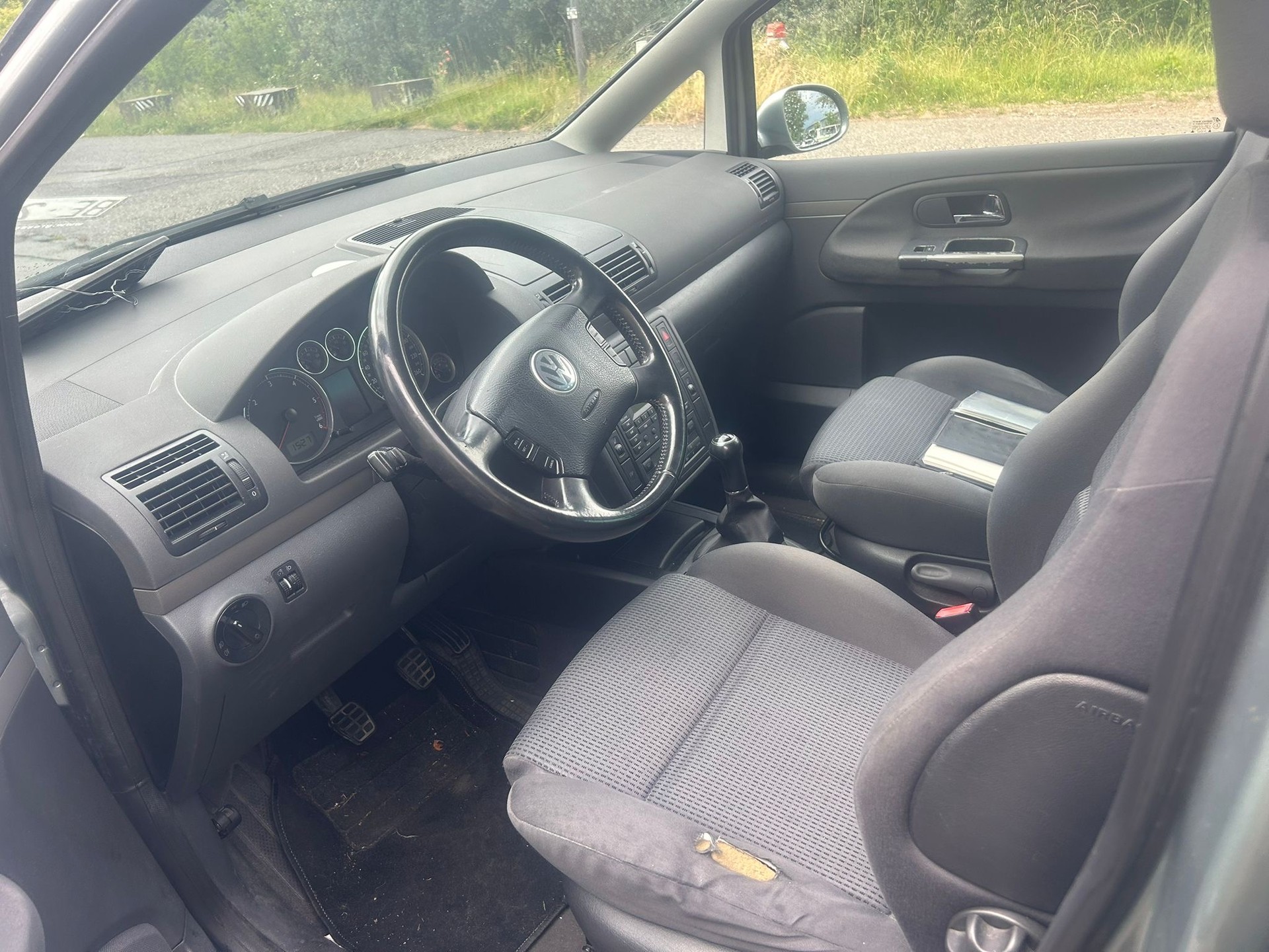 VW Sharan 1.9 TDI-image-4