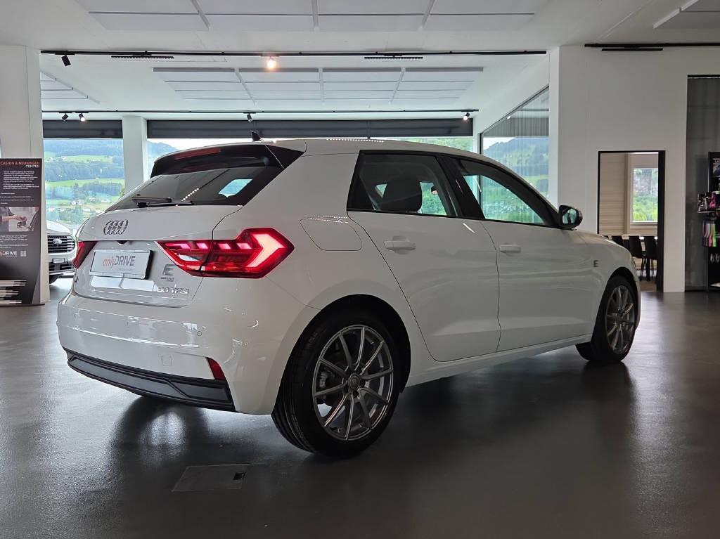 AUDI A1 Sportback 1.0 30 TFSI Attraction S-Tronic-image-3