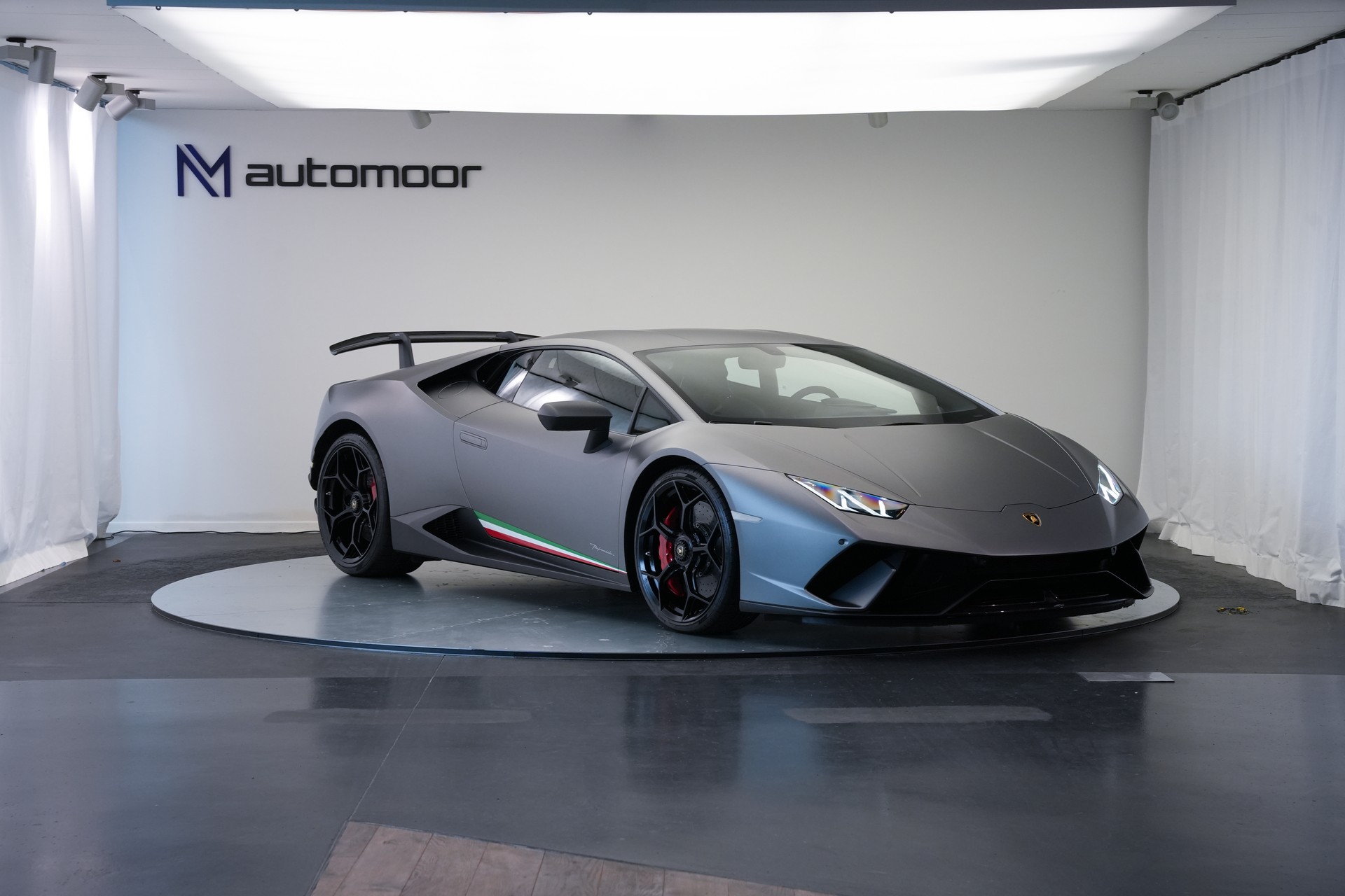 LAMBORGHINI Huracan LP640-4 Coupé Performante DCT *grigio titans* *Sensonum*-showroom-element-2
