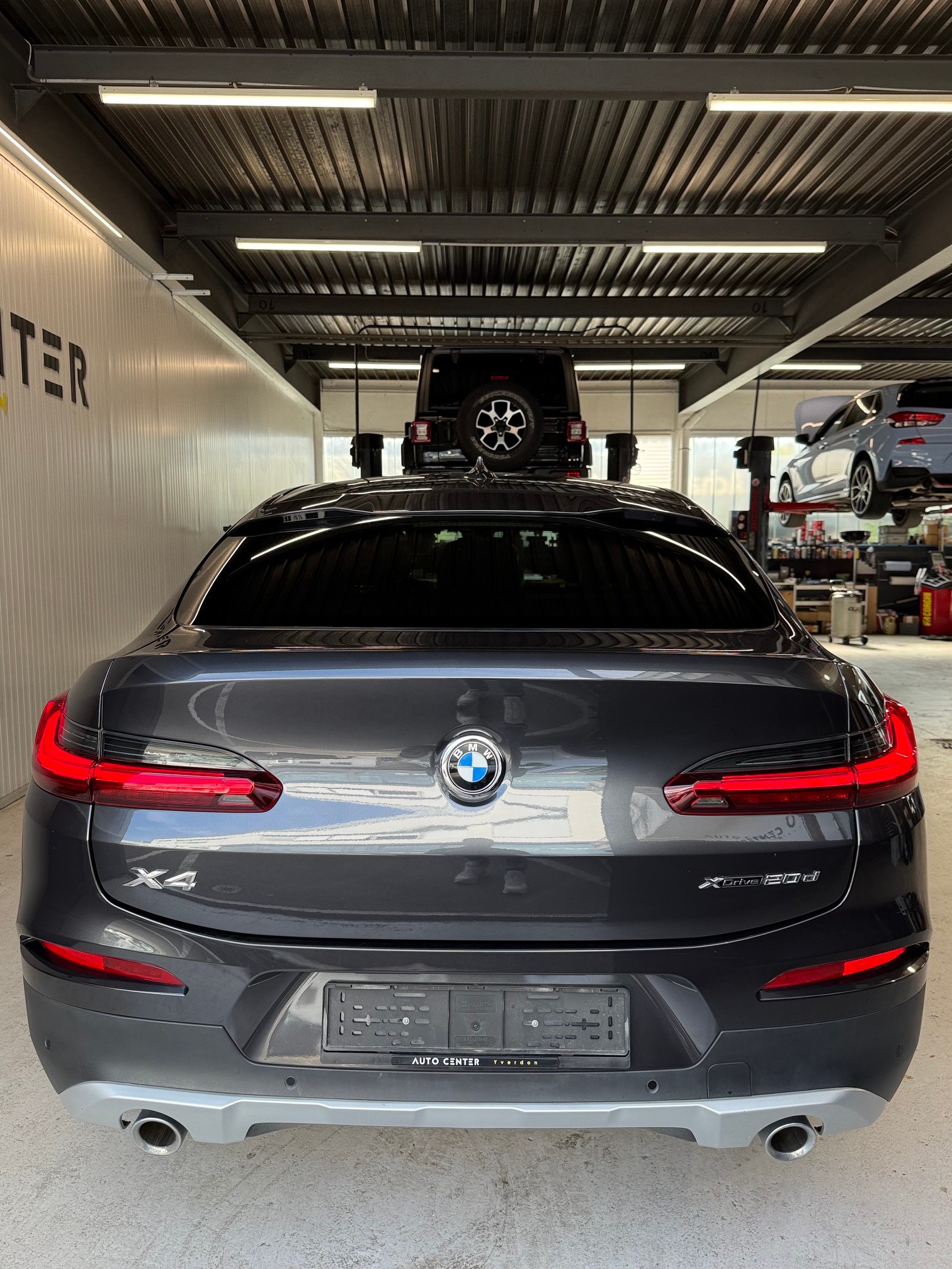BMW X4 xDrive 20d xLine Steptronic-showroom-element-3