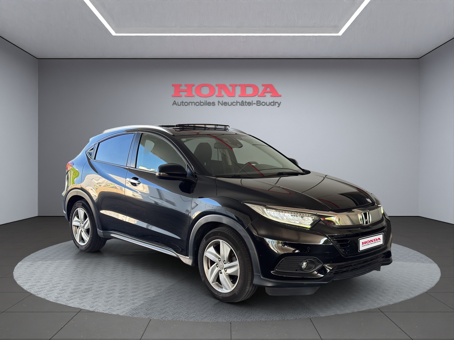 HONDA HR-V 1.5i-VTEC Executive-showroom-element-1