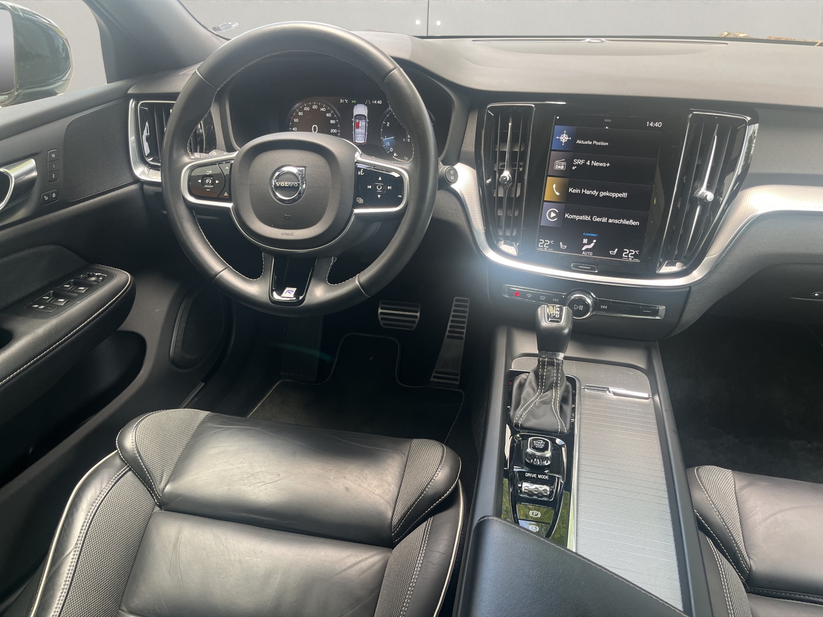VOLVO V60 2.0 T5 R-Design-image-4