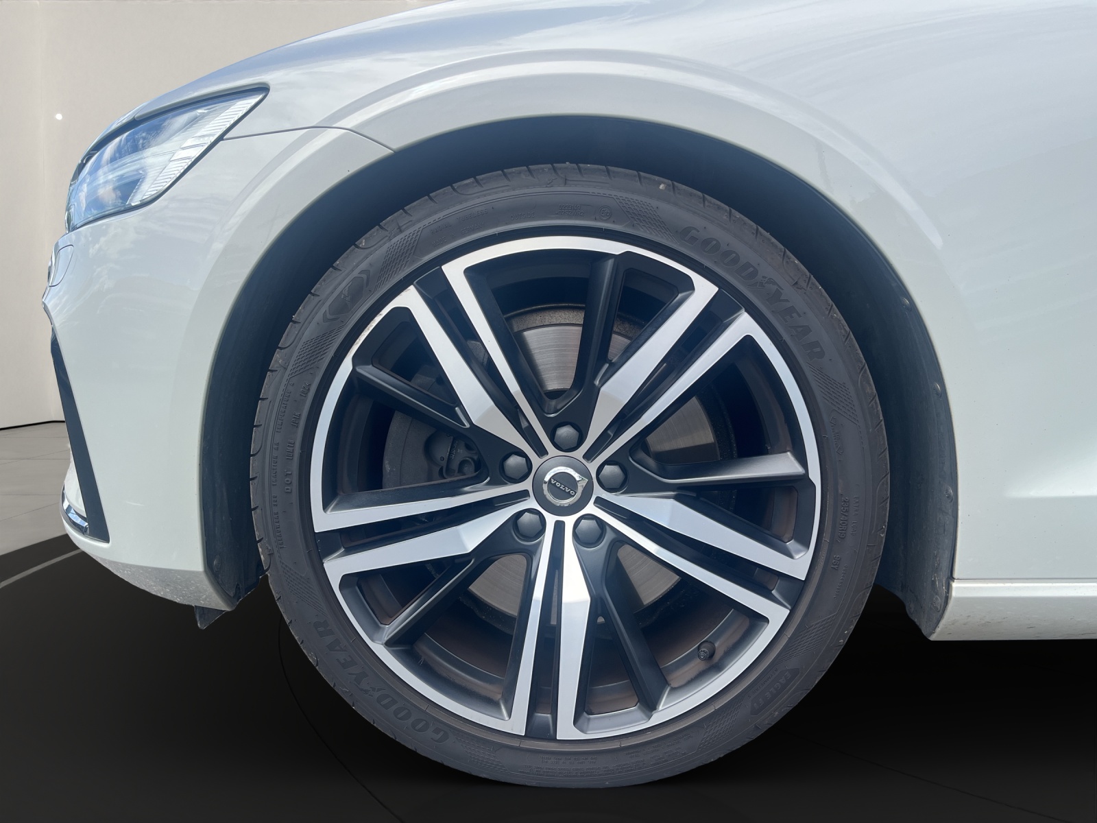 VOLVO V60 2.0 T5 R-Design-image-14
