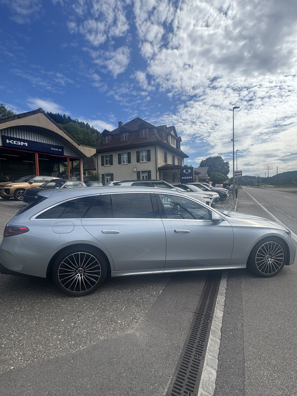 MERCEDES-BENZ E 220 d T 4Matic 9G-Tronic-showroom-element-3