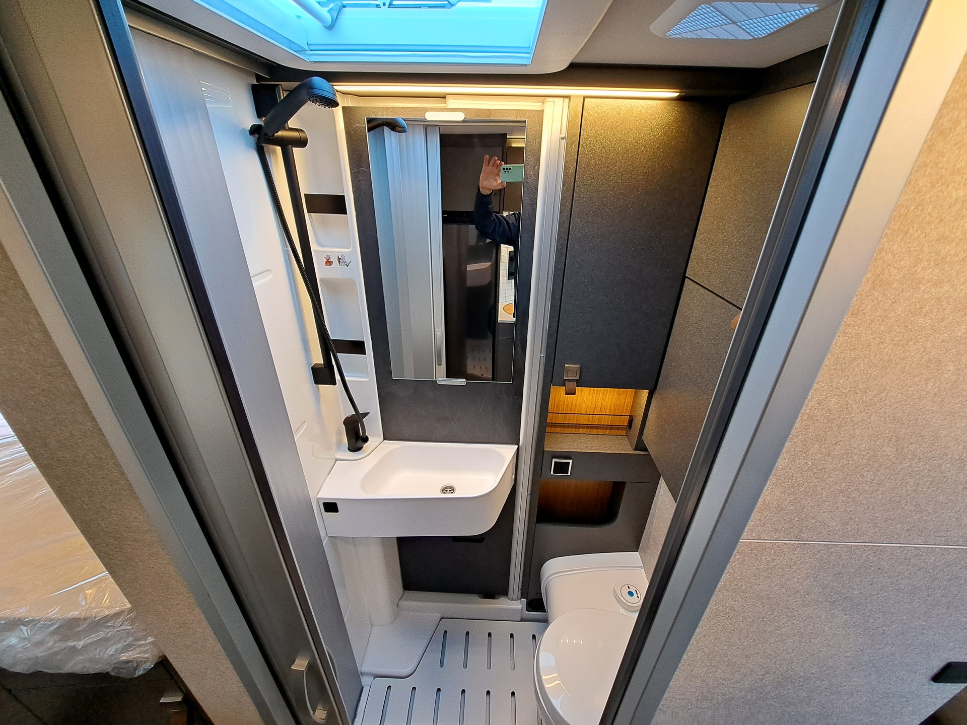 HYMER ML T 570 CrossOver-image-4