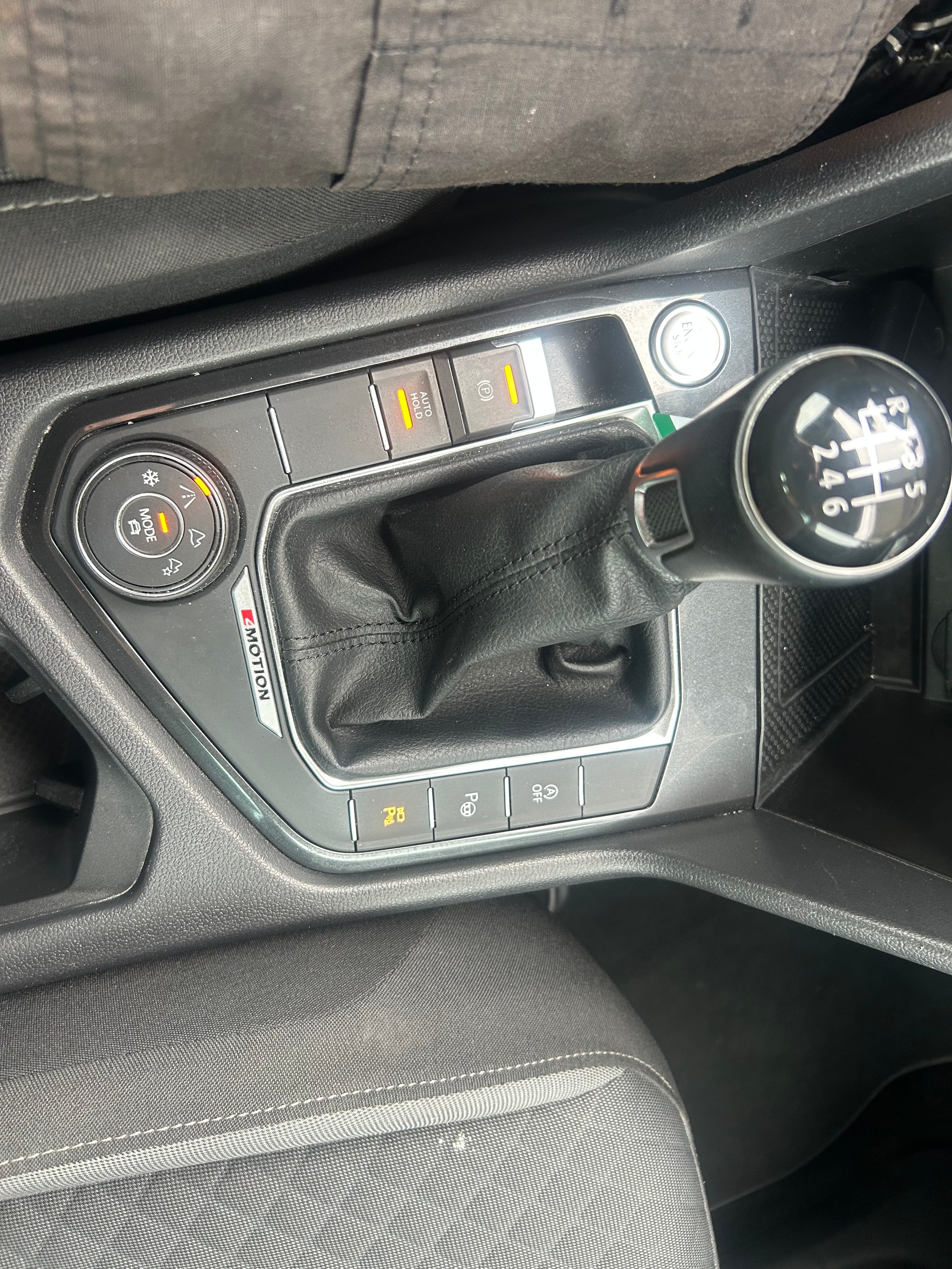 VW Tiguan 2.0 TDI SCR Comfortline 4Motion-image-12