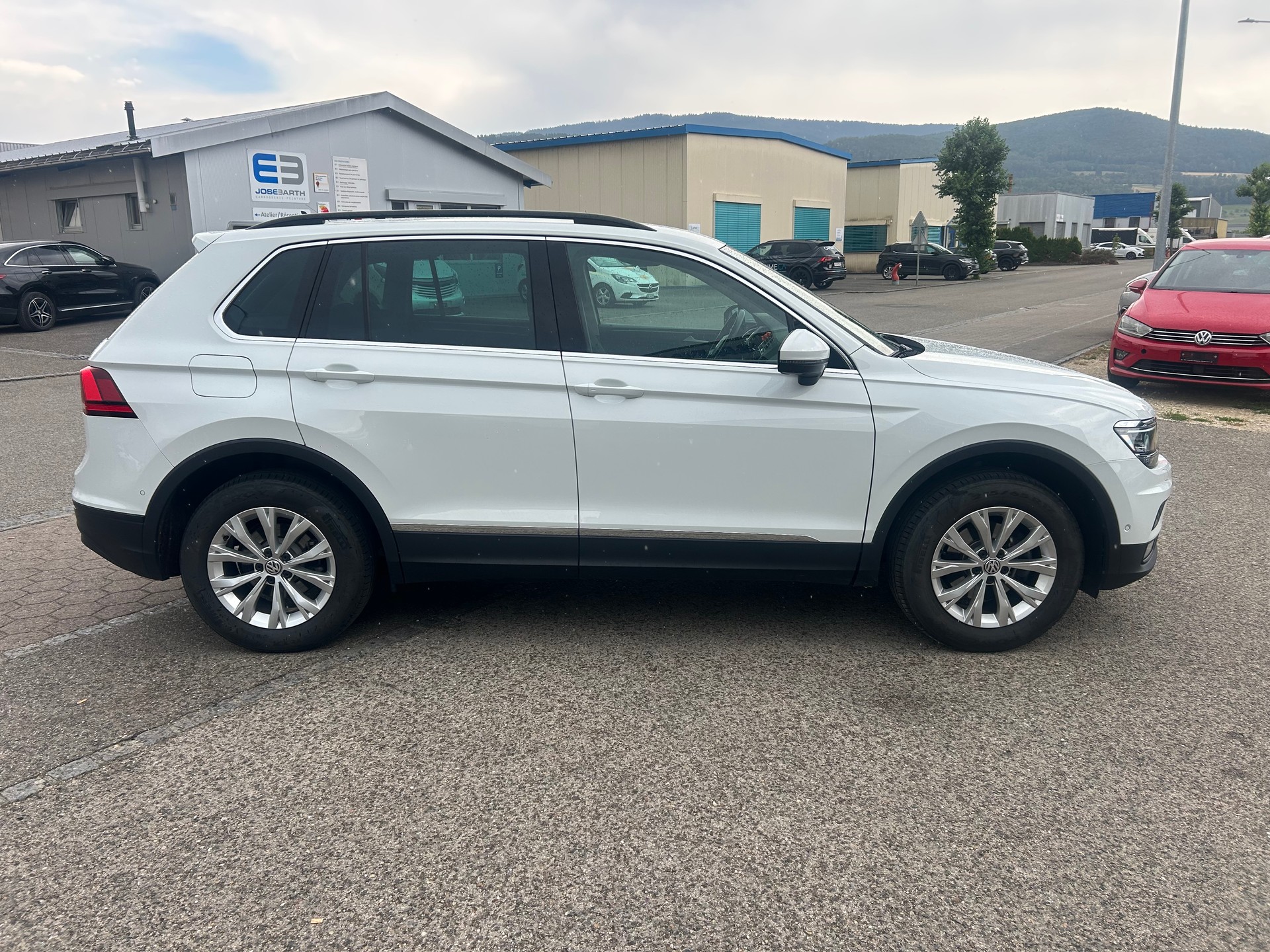 VW Tiguan 2.0 TDI SCR Comfortline 4Motion-image-4