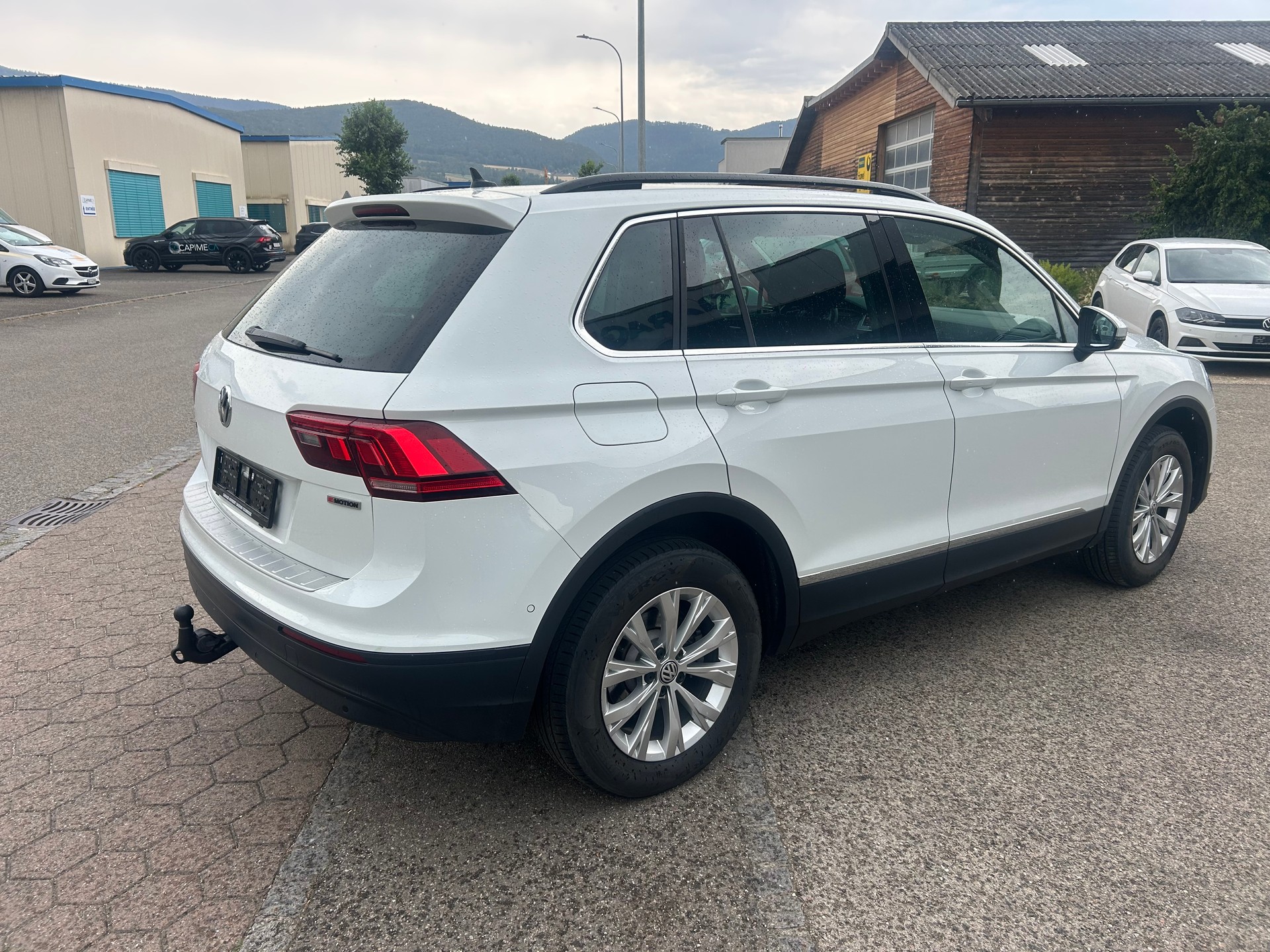 VW Tiguan 2.0 TDI SCR Comfortline 4Motion-image-3
